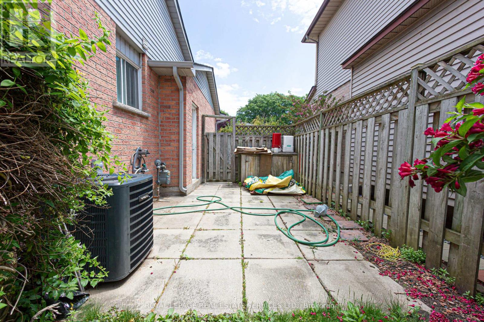 












111 STRAWBERRY DRIVE

,
Hamilton,




Ontario
L8E4R7

