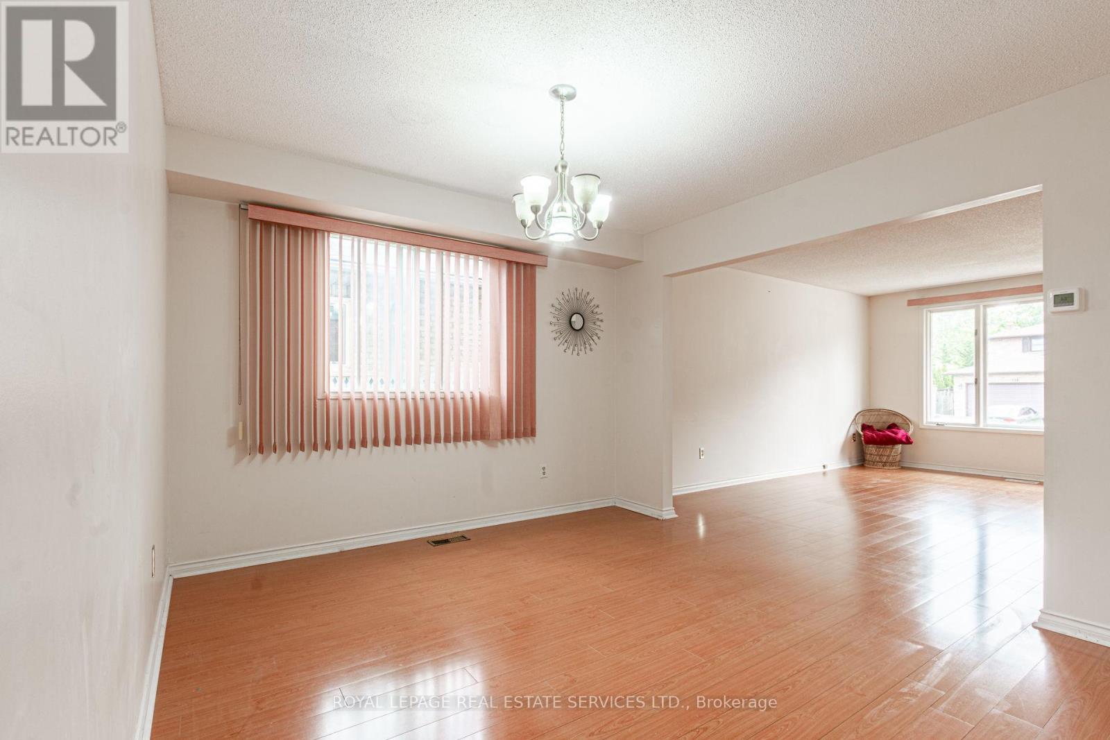 












111 STRAWBERRY DRIVE

,
Hamilton,




Ontario
L8E4R7

