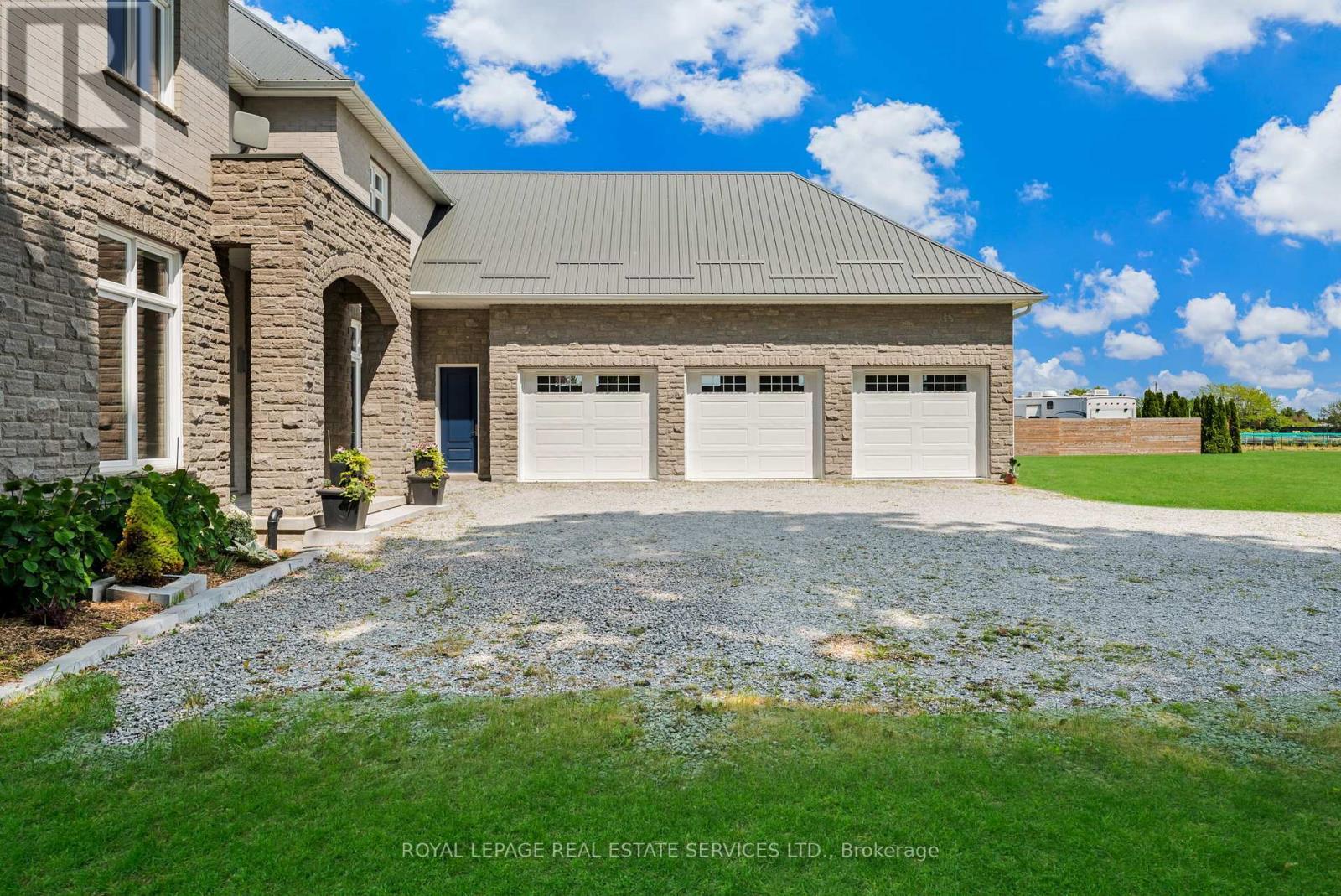 












2581 NORTH SERVICE ROAD

,
Lincoln,




Ontario
L0R1S0

