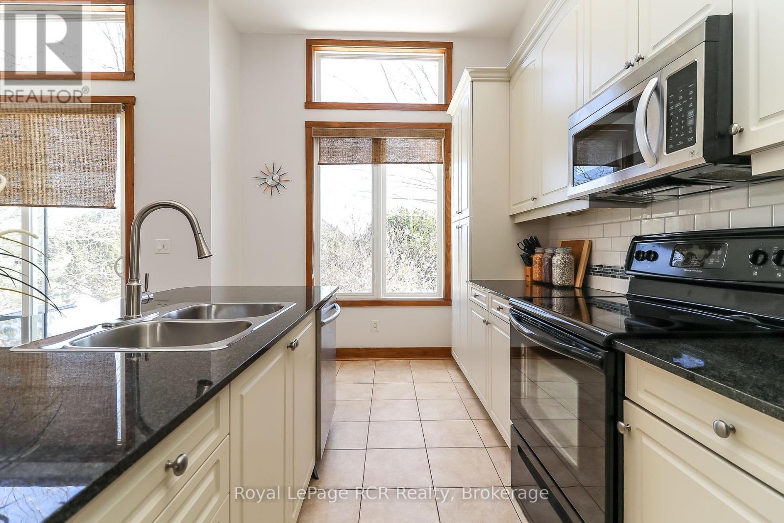 












10 - 104 FARM GATE ROAD

,
Blue Mountains,




Ontario
L9Y0L7

