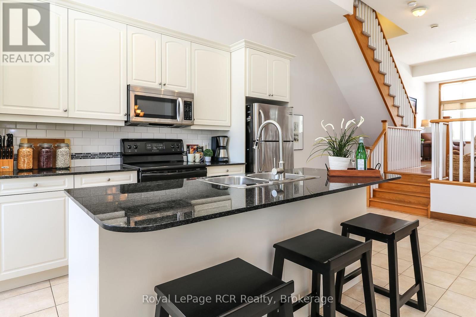 












10 - 104 FARM GATE ROAD

,
Blue Mountains,




Ontario
L9Y0L7

