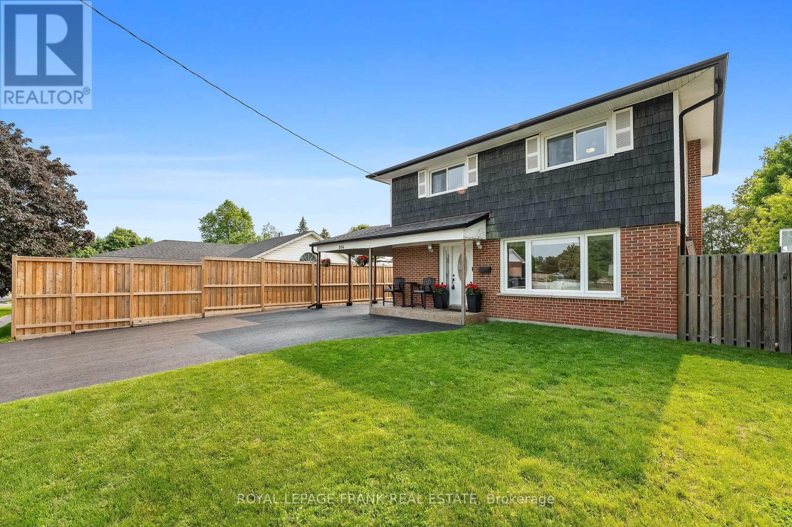 












904 SOMERVILLE STREET

,
Oshawa (Centennial),




Ontario
L1G4J7

