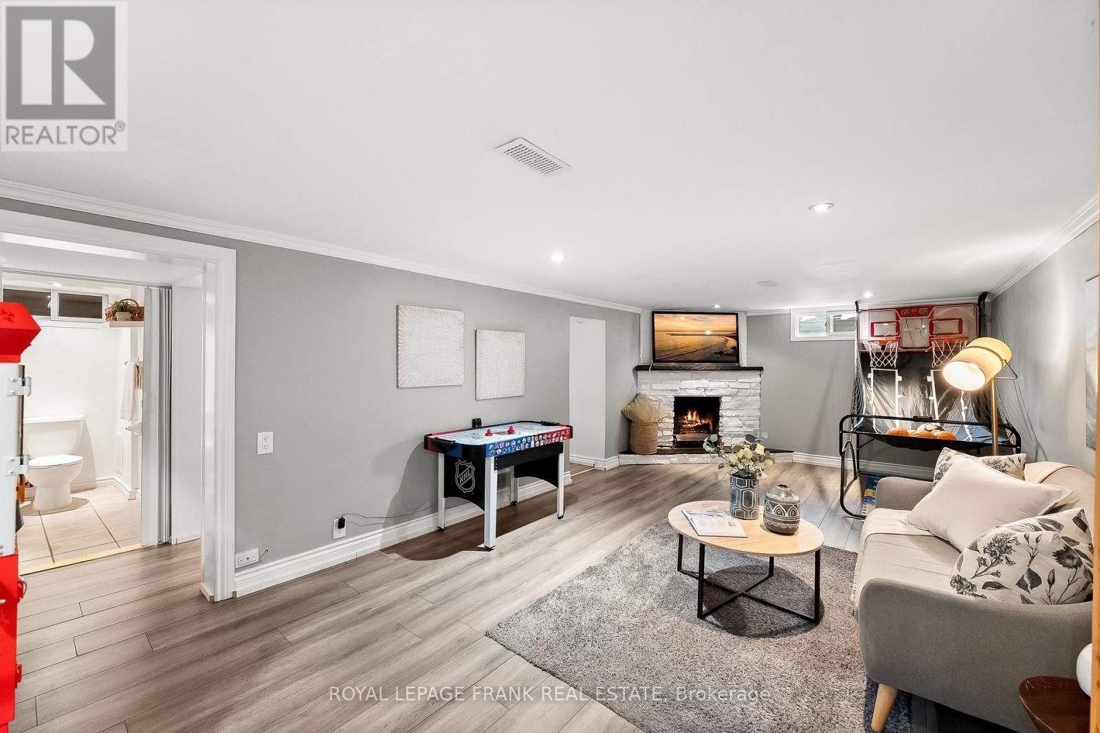 












904 SOMERVILLE STREET

,
Oshawa (Centennial),




Ontario
L1G4J7

