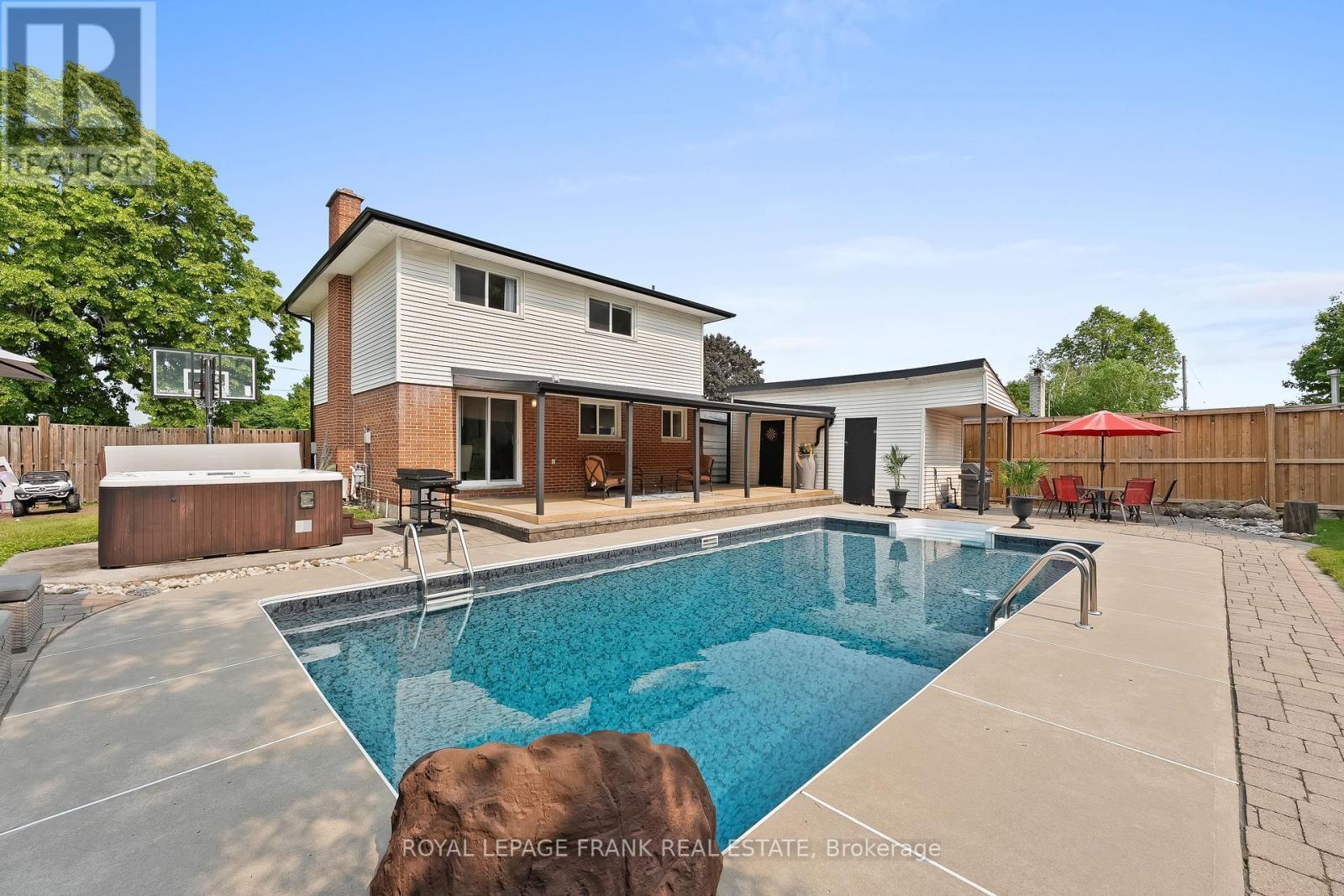












904 SOMERVILLE STREET

,
Oshawa (Centennial),




Ontario
L1G4J7

