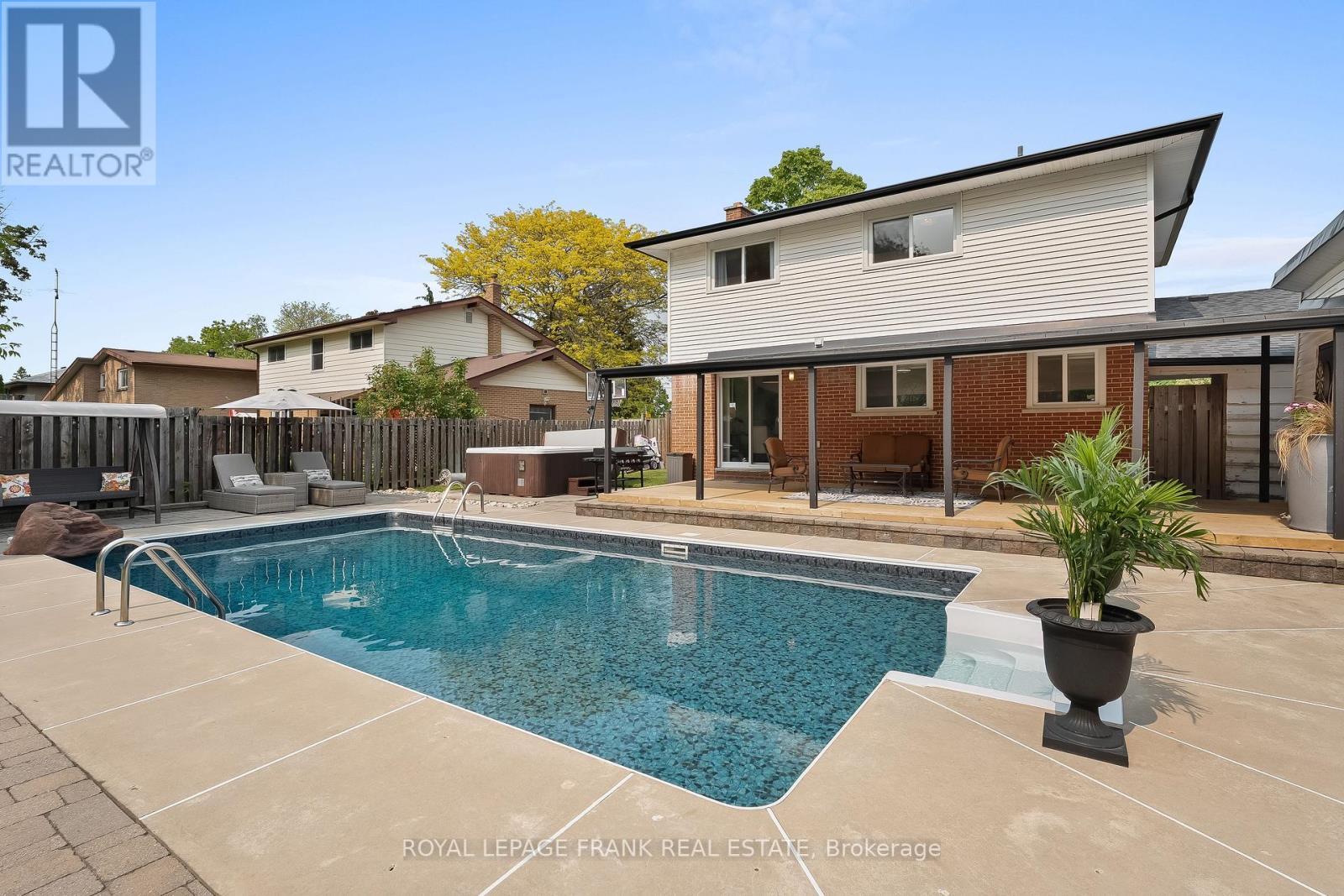 












904 SOMERVILLE STREET

,
Oshawa (Centennial),




Ontario
L1G4J7

