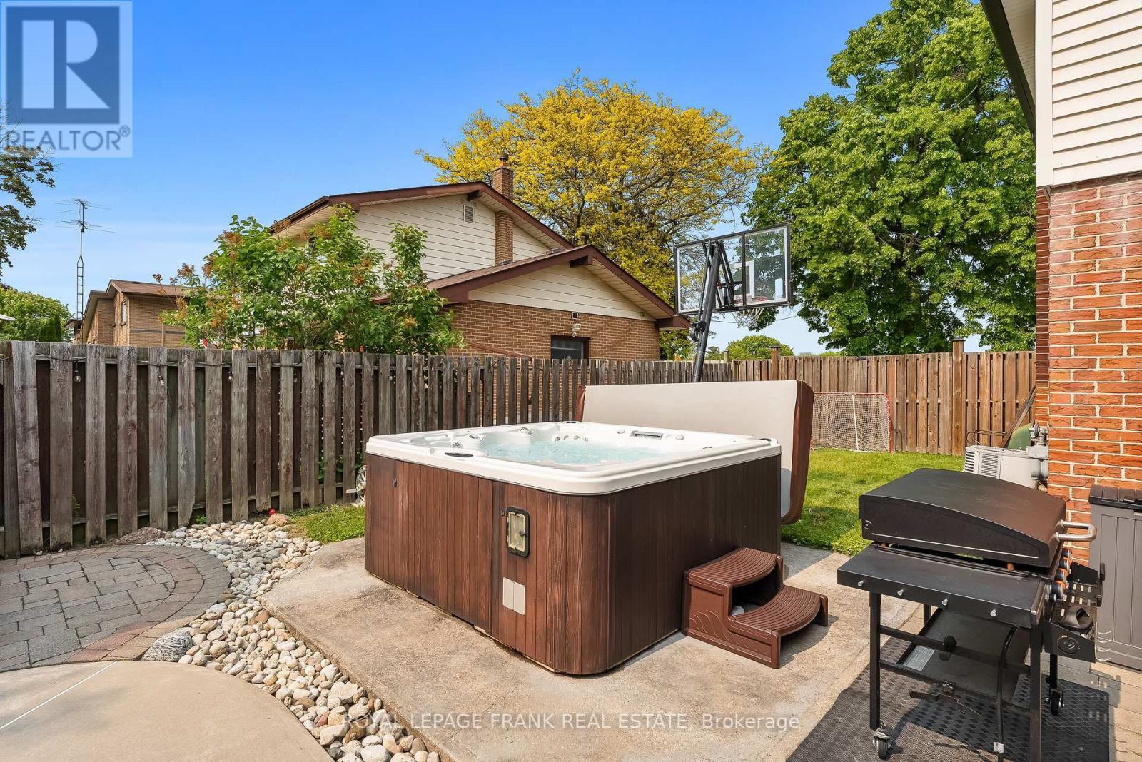 












904 SOMERVILLE STREET

,
Oshawa (Centennial),




Ontario
L1G4J7

