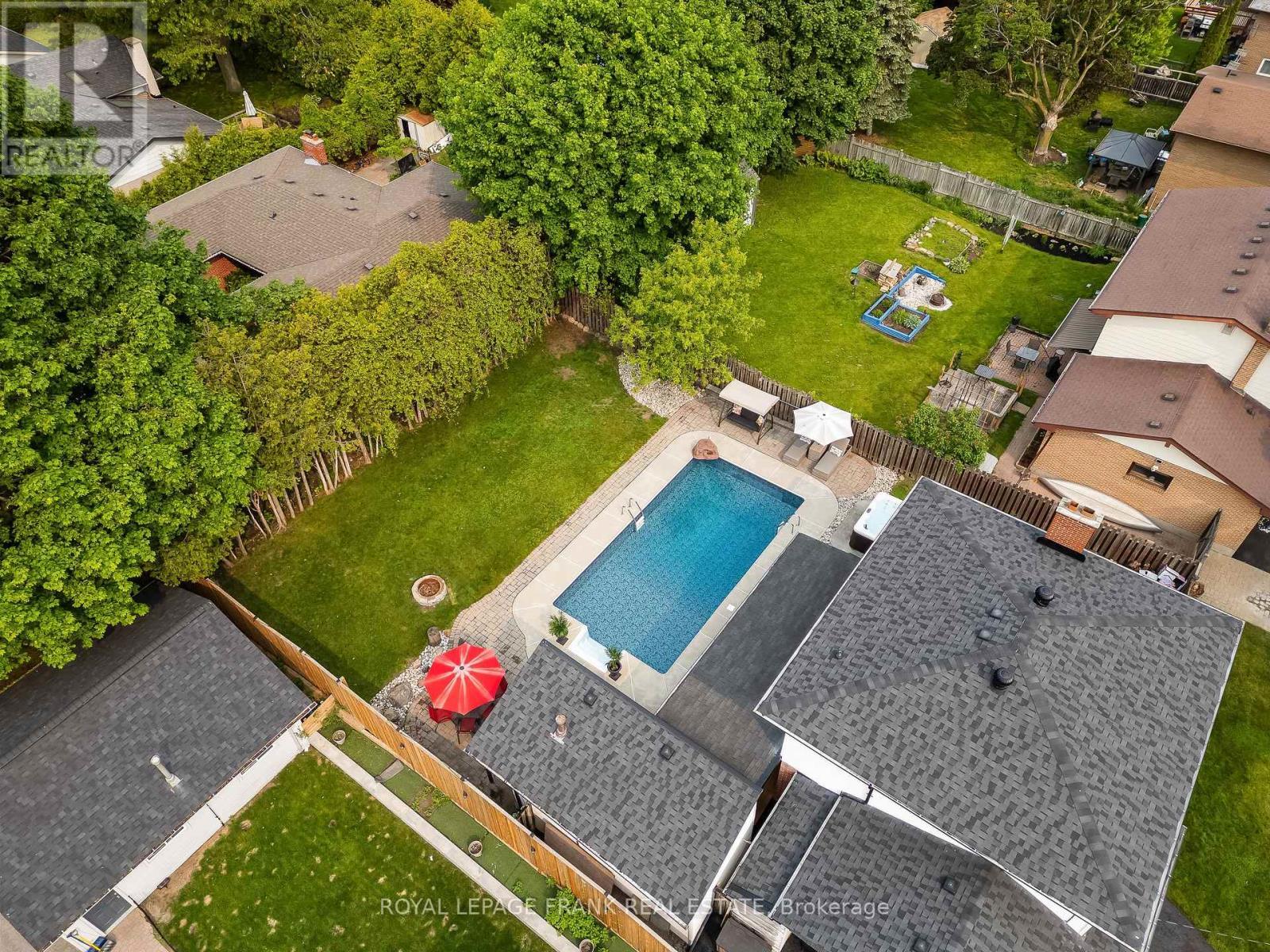 












904 SOMERVILLE STREET

,
Oshawa (Centennial),




Ontario
L1G4J7


