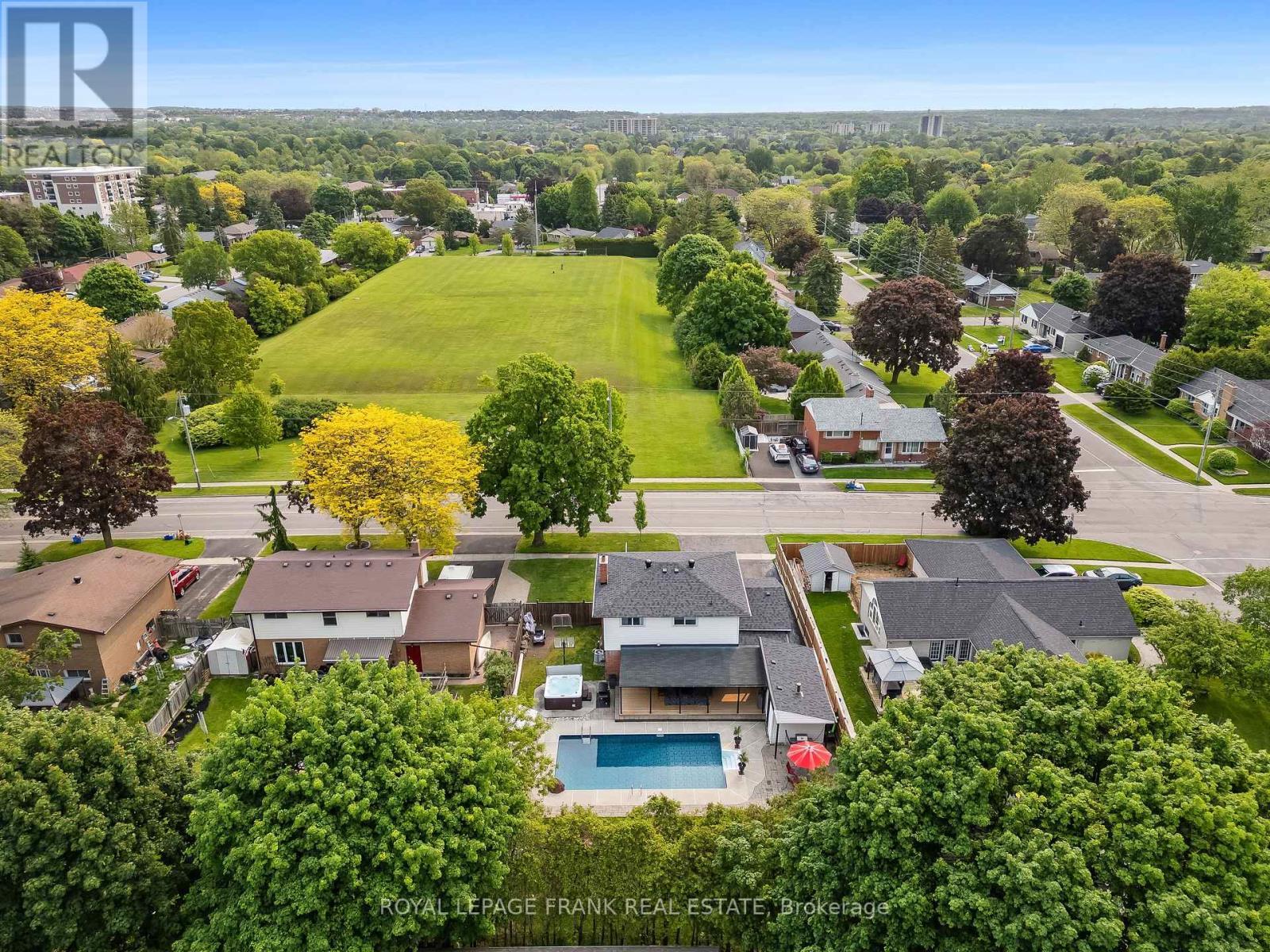 












904 SOMERVILLE STREET

,
Oshawa (Centennial),




Ontario
L1G4J7

