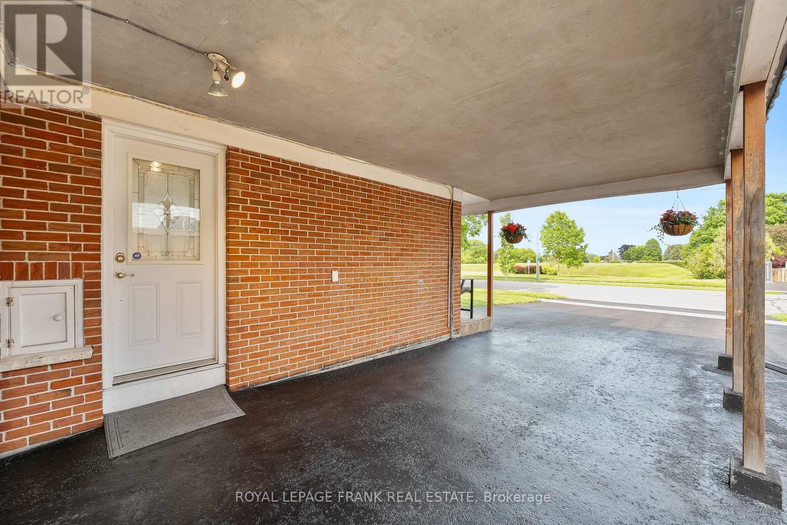 












904 SOMERVILLE STREET

,
Oshawa (Centennial),




Ontario
L1G4J7

