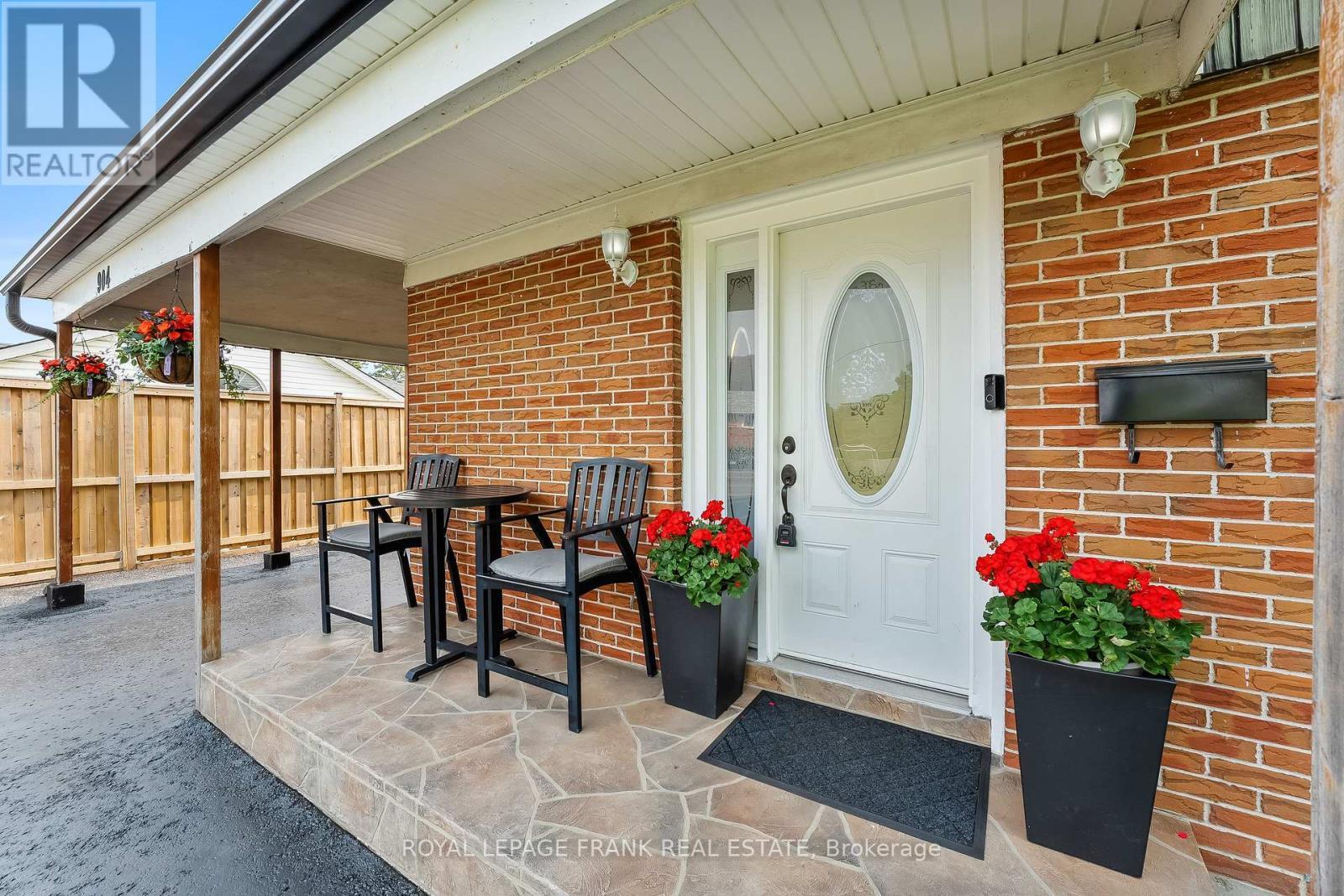 












904 SOMERVILLE STREET

,
Oshawa (Centennial),




Ontario
L1G4J7

