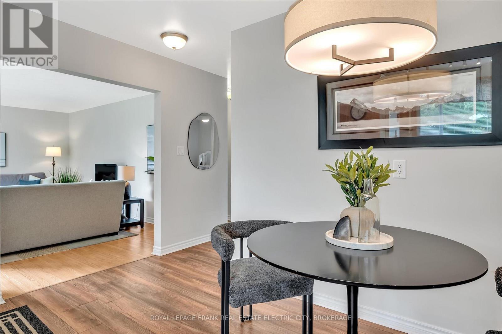 












887 WESTDALE AVENUE

,
Peterborough (Northcrest),




Ontario
K9H6C5

