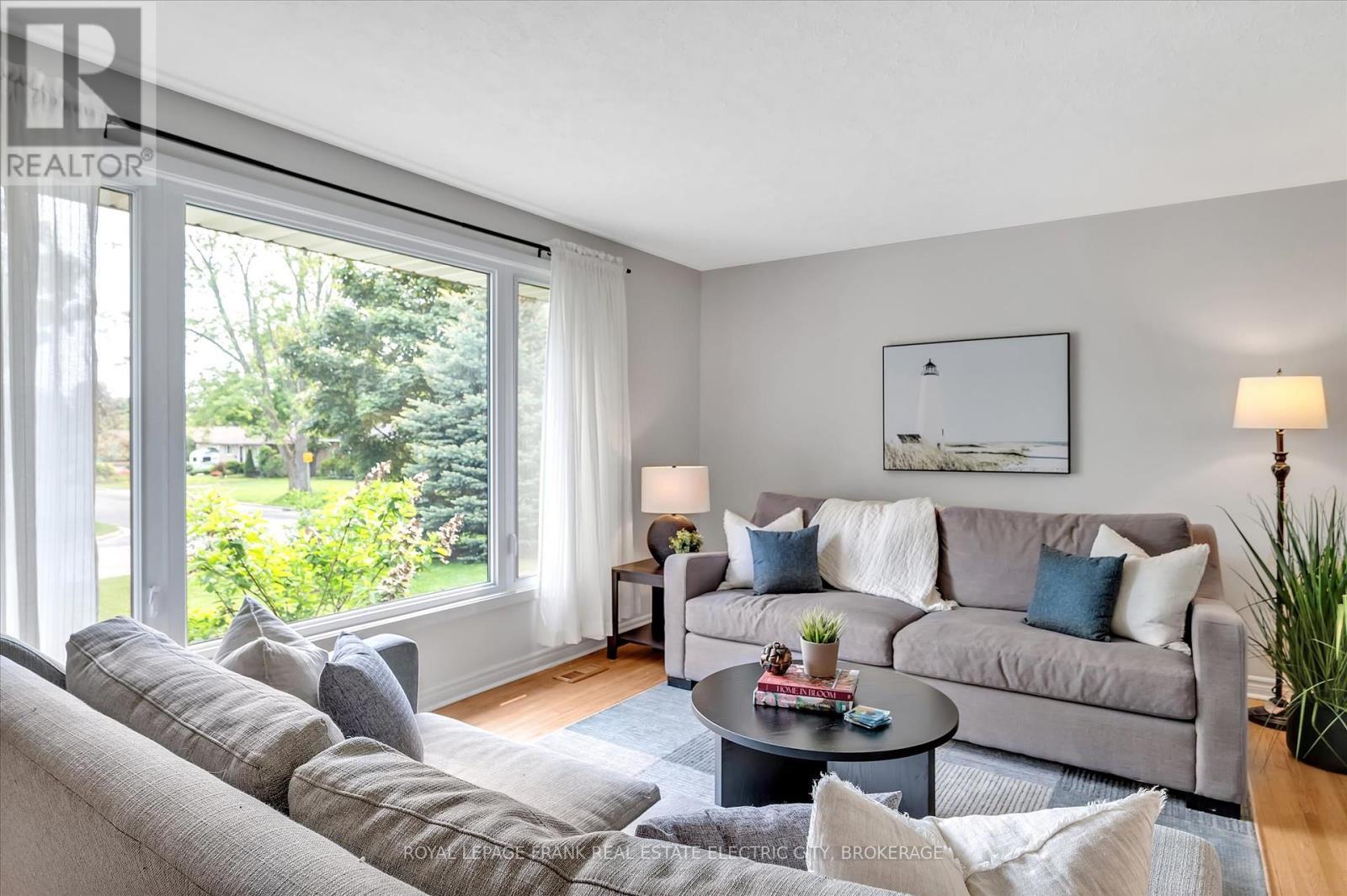 












887 WESTDALE AVENUE

,
Peterborough (Northcrest),




Ontario
K9H6C5

