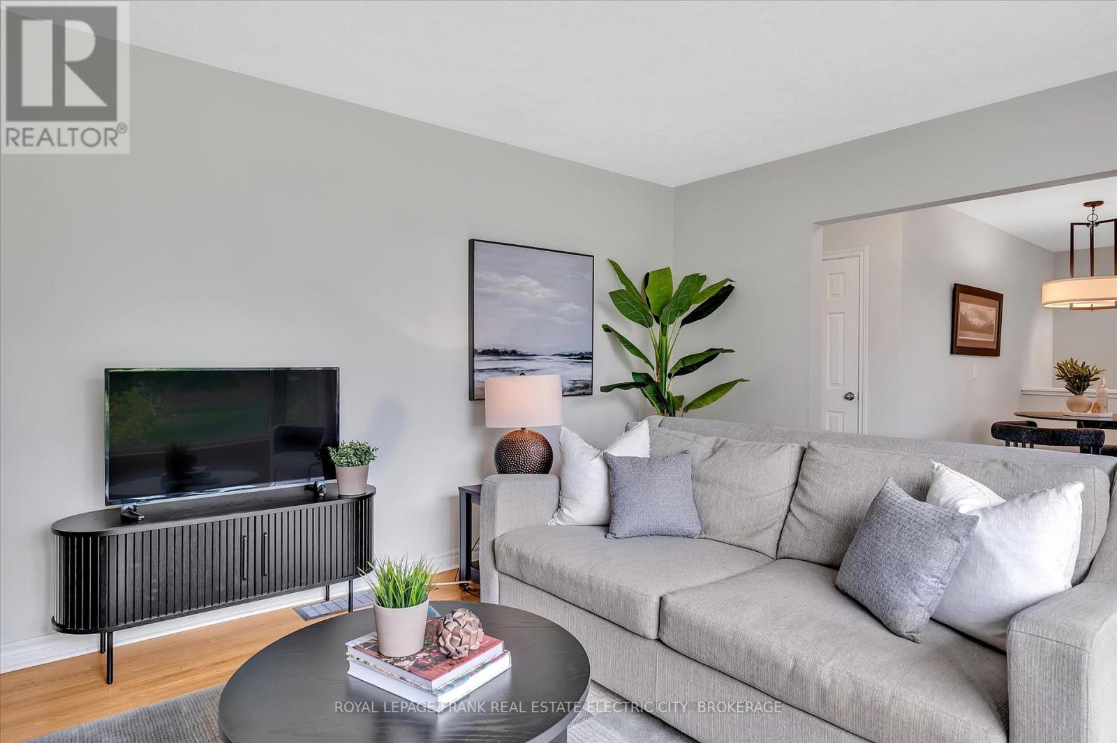 












887 WESTDALE AVENUE

,
Peterborough (Northcrest),




Ontario
K9H6C5

