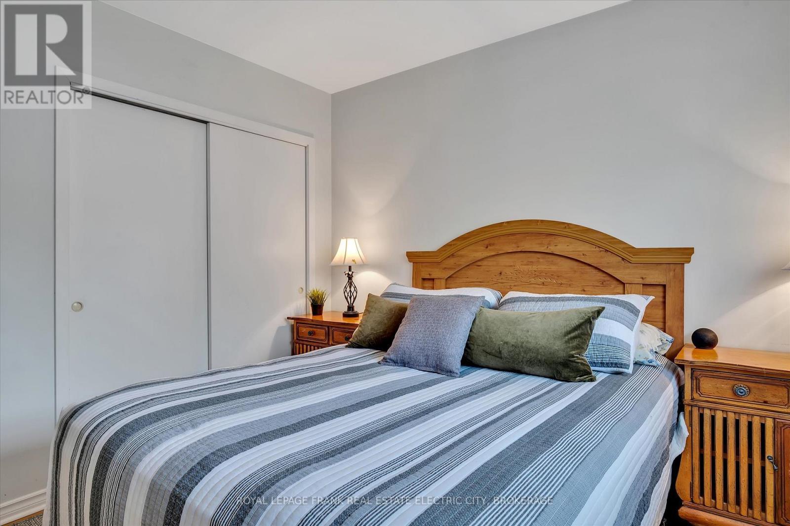 












887 WESTDALE AVENUE

,
Peterborough (Northcrest),




Ontario
K9H6C5

