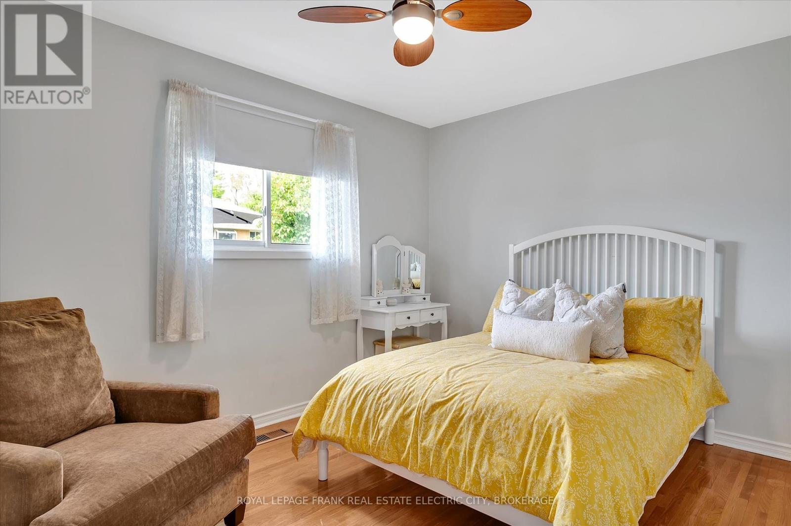 












887 WESTDALE AVENUE

,
Peterborough (Northcrest),




Ontario
K9H6C5

