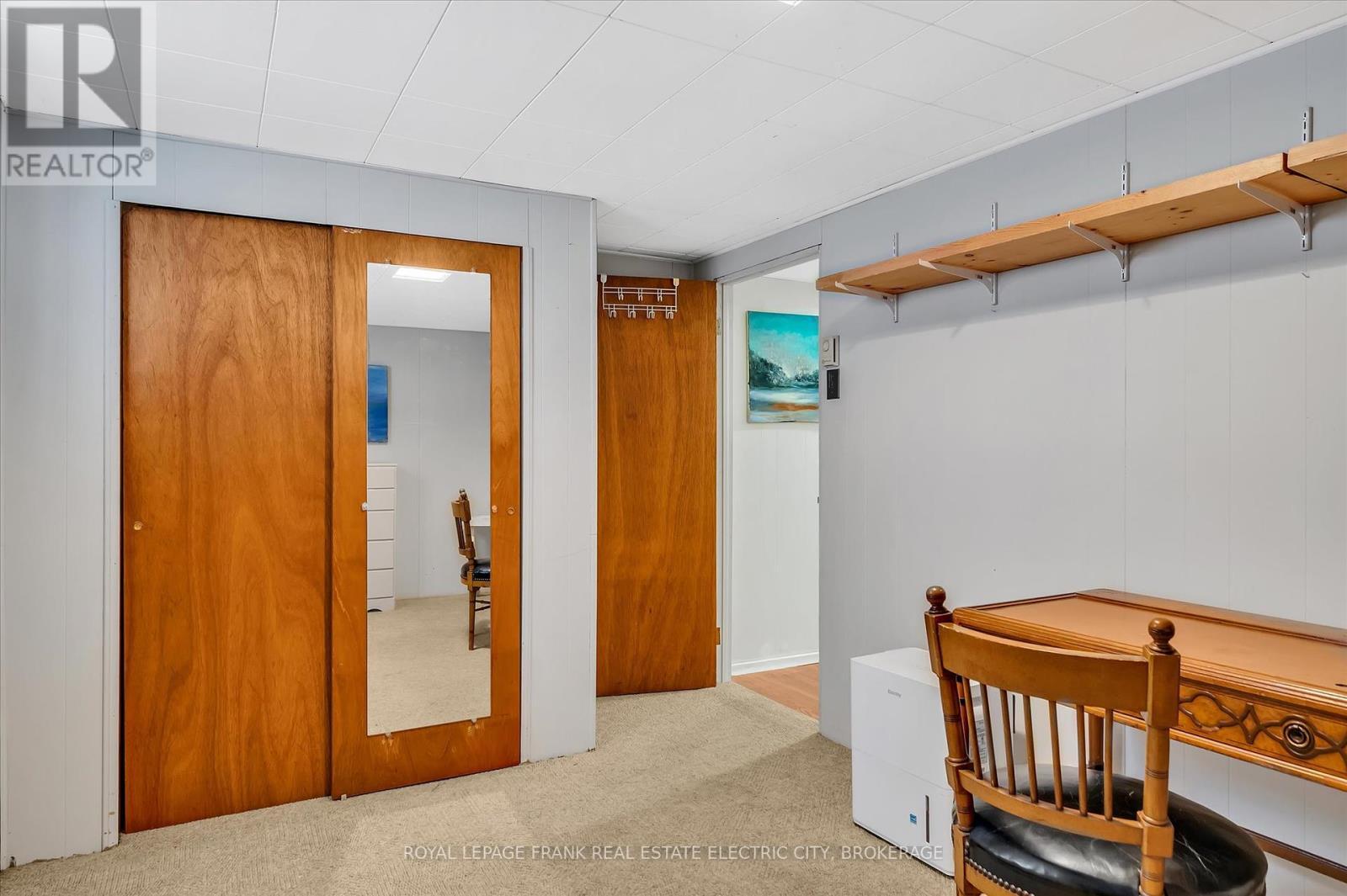 












887 WESTDALE AVENUE

,
Peterborough (Northcrest),




Ontario
K9H6C5

