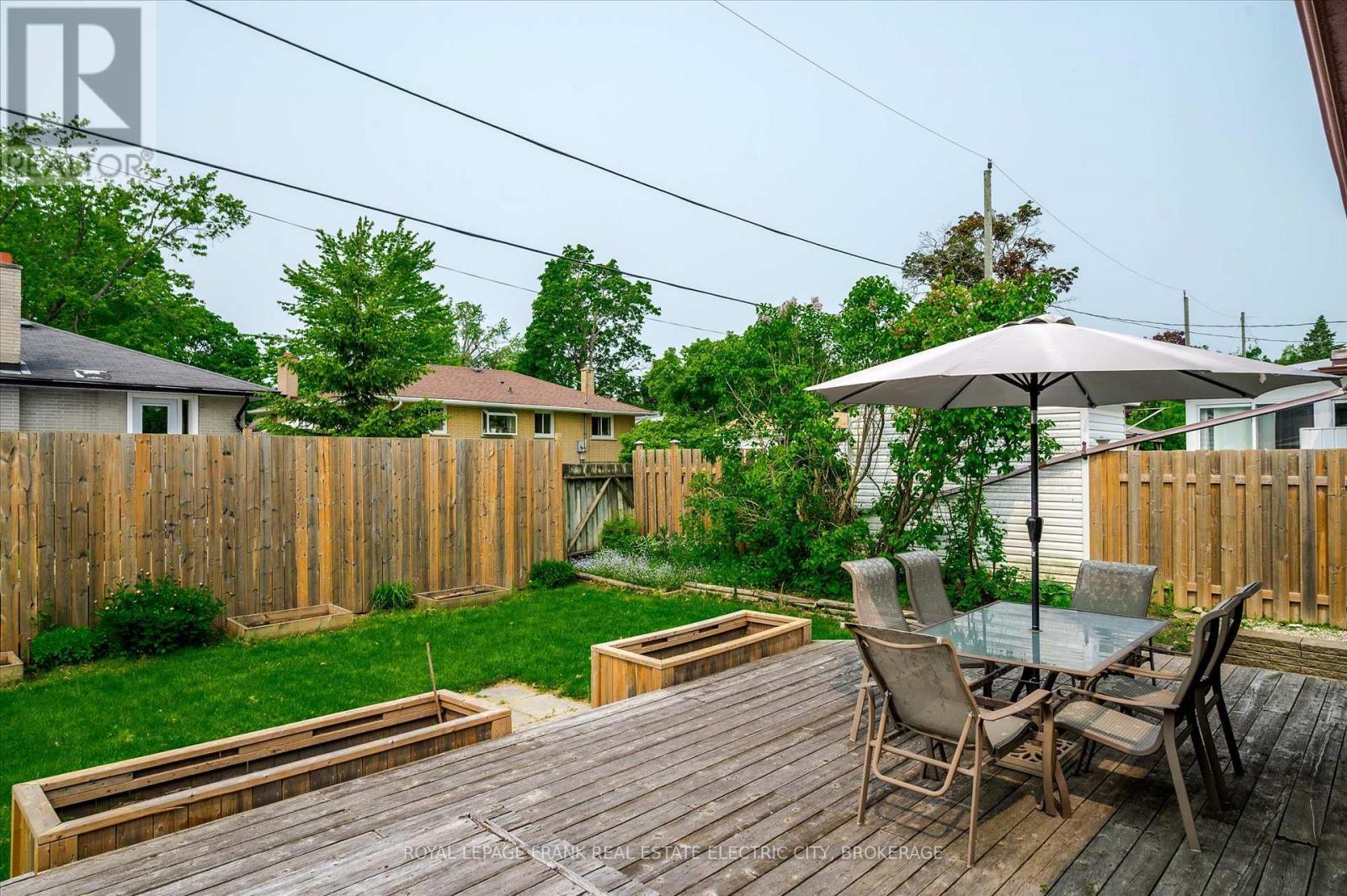 












887 WESTDALE AVENUE

,
Peterborough (Northcrest),




Ontario
K9H6C5

