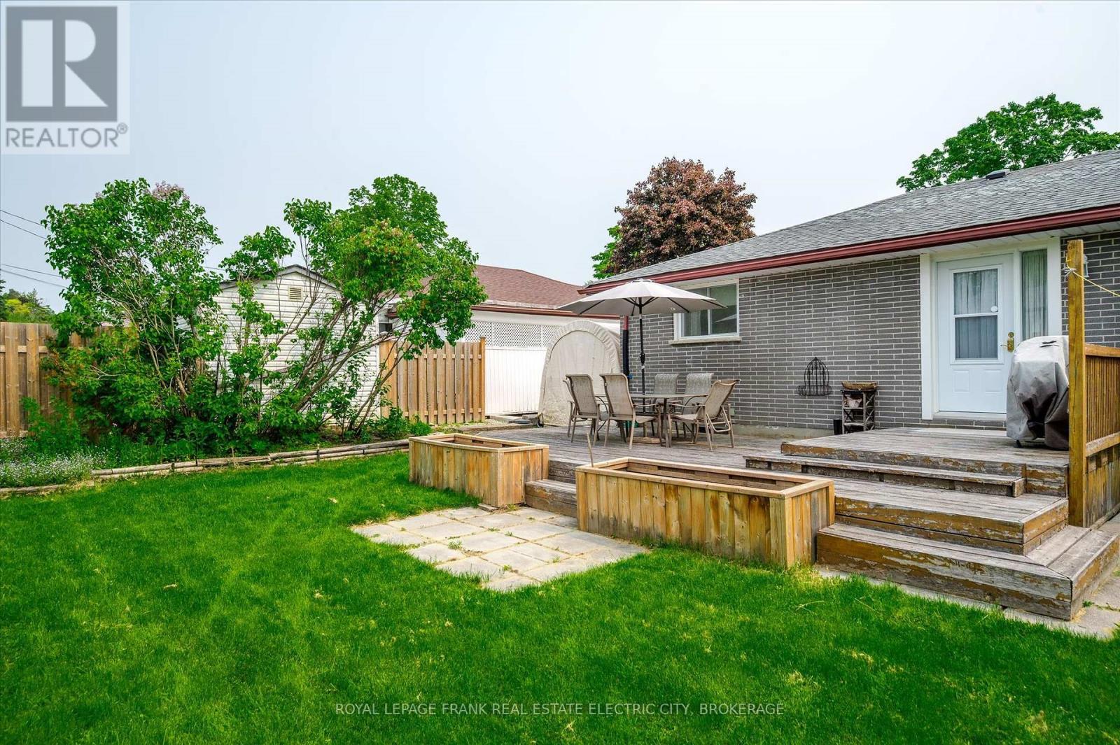 












887 WESTDALE AVENUE

,
Peterborough (Northcrest),




Ontario
K9H6C5

