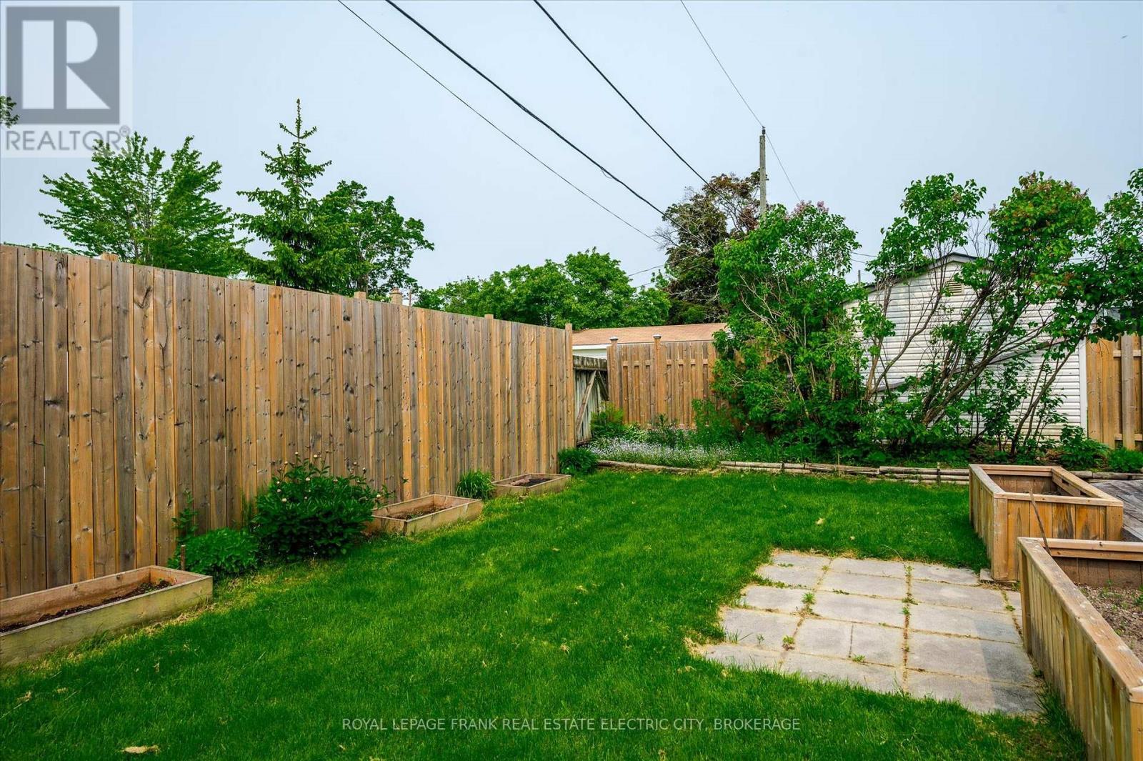 












887 WESTDALE AVENUE

,
Peterborough (Northcrest),




Ontario
K9H6C5

