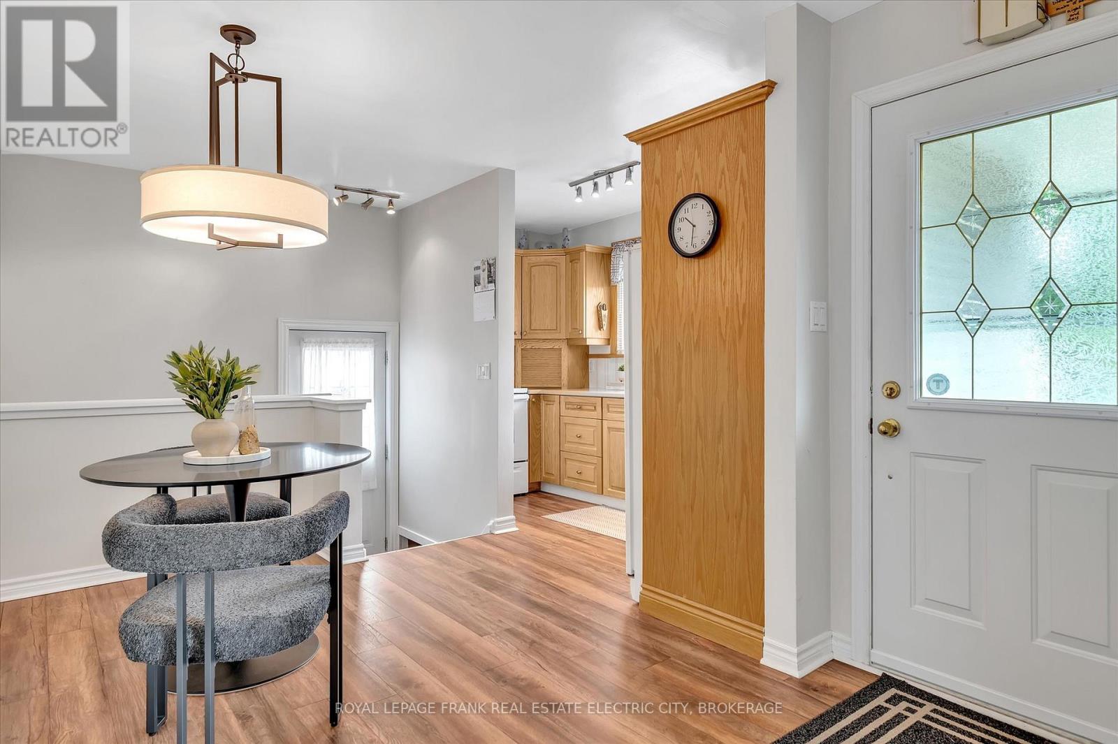 












887 WESTDALE AVENUE

,
Peterborough (Northcrest),




Ontario
K9H6C5


