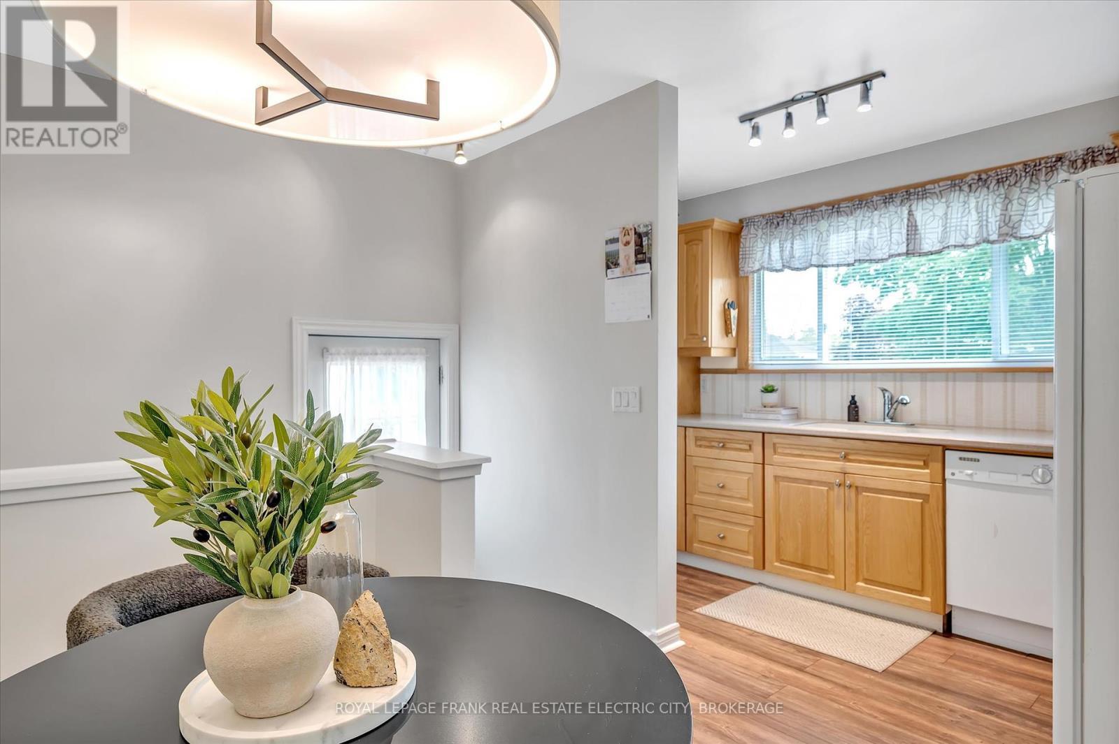 












887 WESTDALE AVENUE

,
Peterborough (Northcrest),




Ontario
K9H6C5

