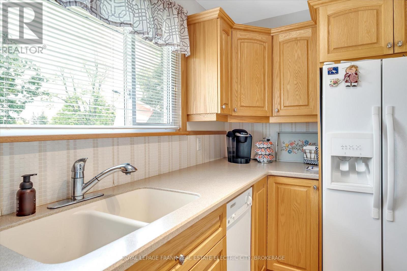 












887 WESTDALE AVENUE

,
Peterborough (Northcrest),




Ontario
K9H6C5

