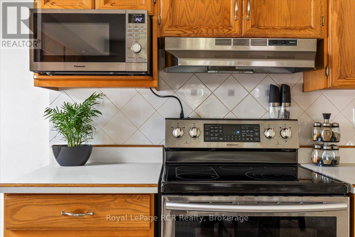 












607 2ND ST A STREET

,
Hanover,




Ontario
N4N3R1

