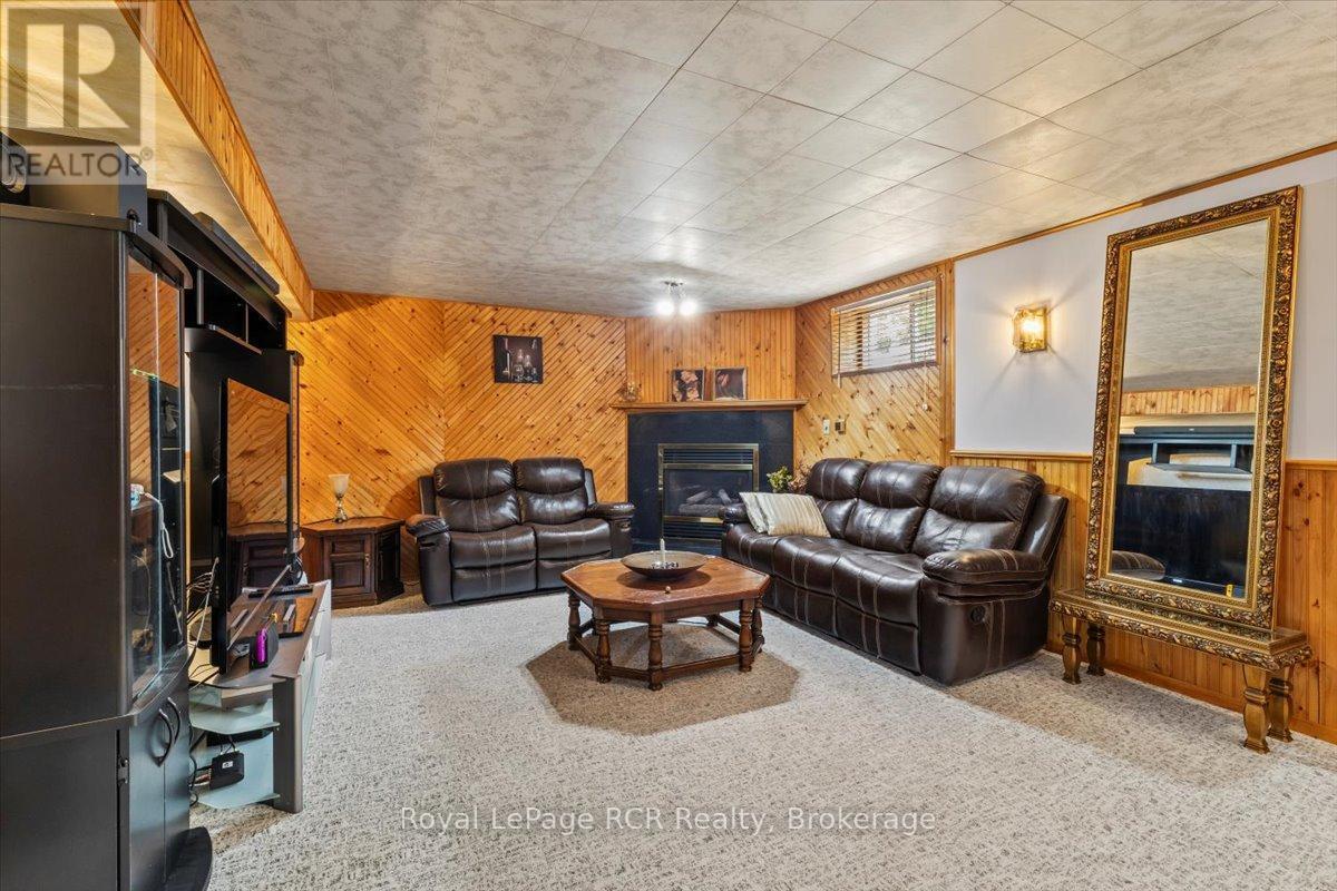 












607 2ND ST A STREET

,
Hanover,




Ontario
N4N3R1

