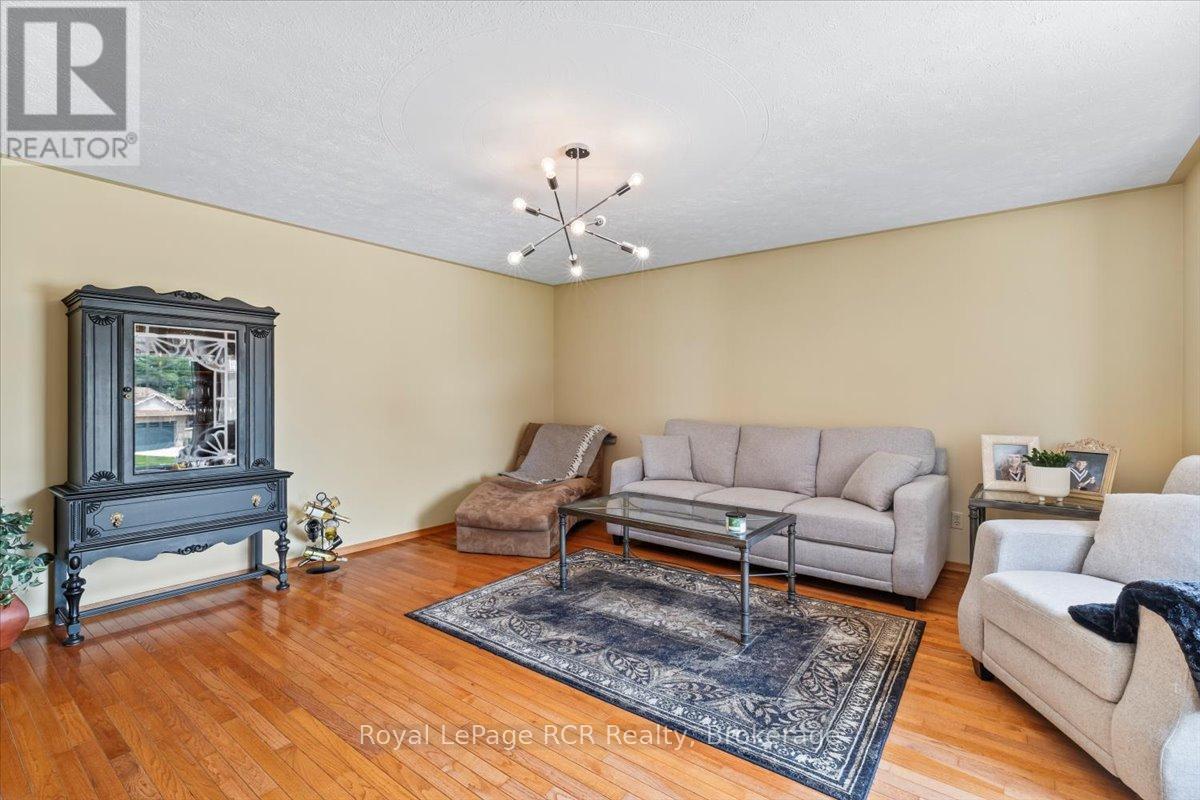 












607 2ND ST A STREET

,
Hanover,




Ontario
N4N3R1

