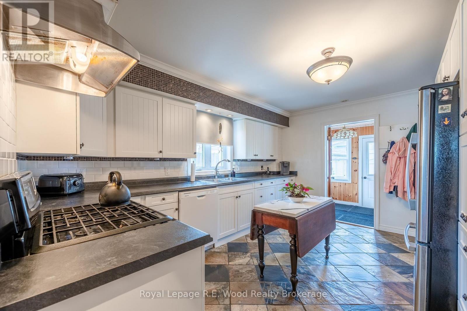 












25 EDISON DRIVE

,
Bayham (Vienna),




Ontario
N0J1Z0

