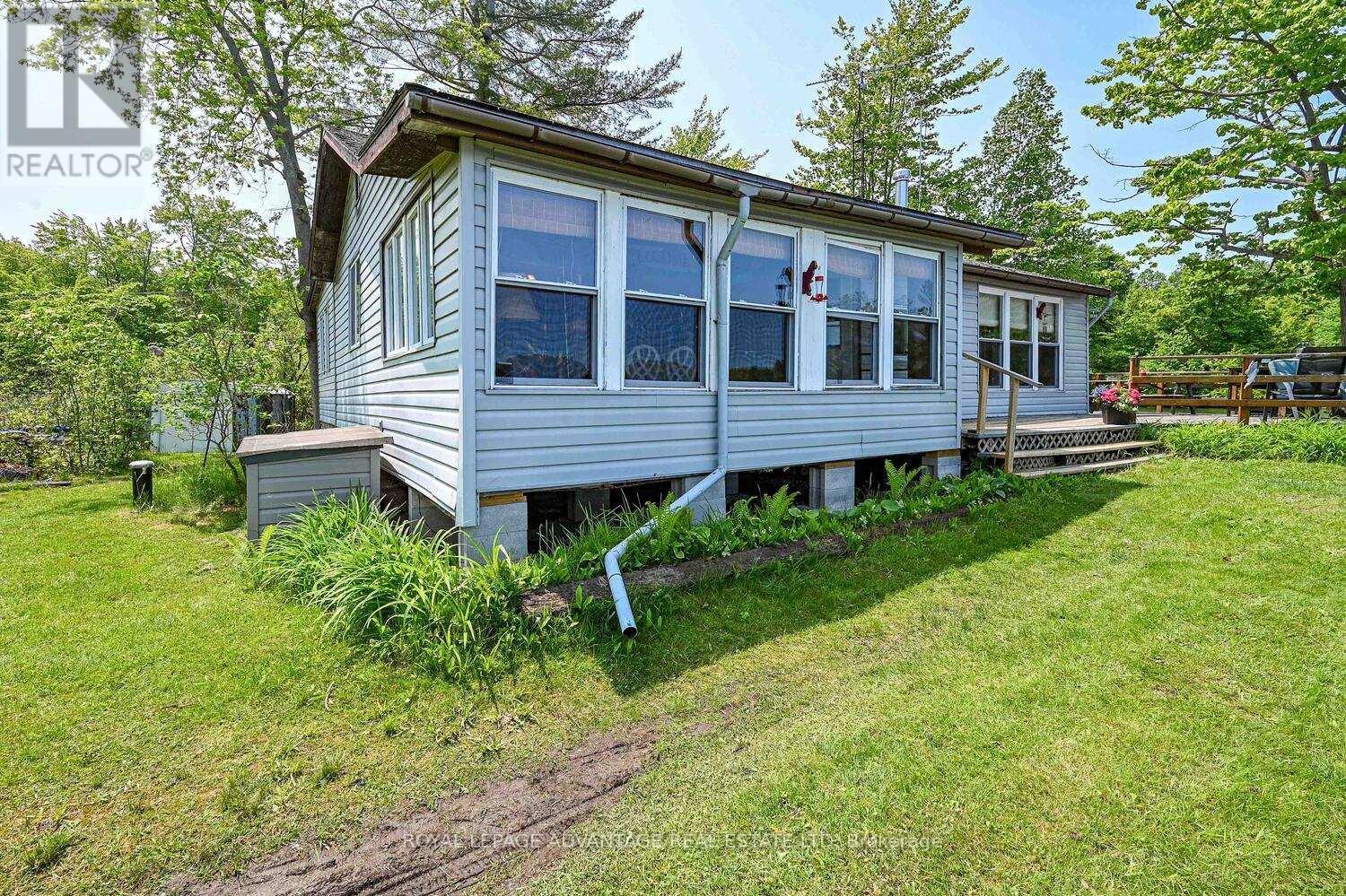 












832 KLON LANE

,
Leeds and the Thousand Islands,




Ontario
K0H2N0

