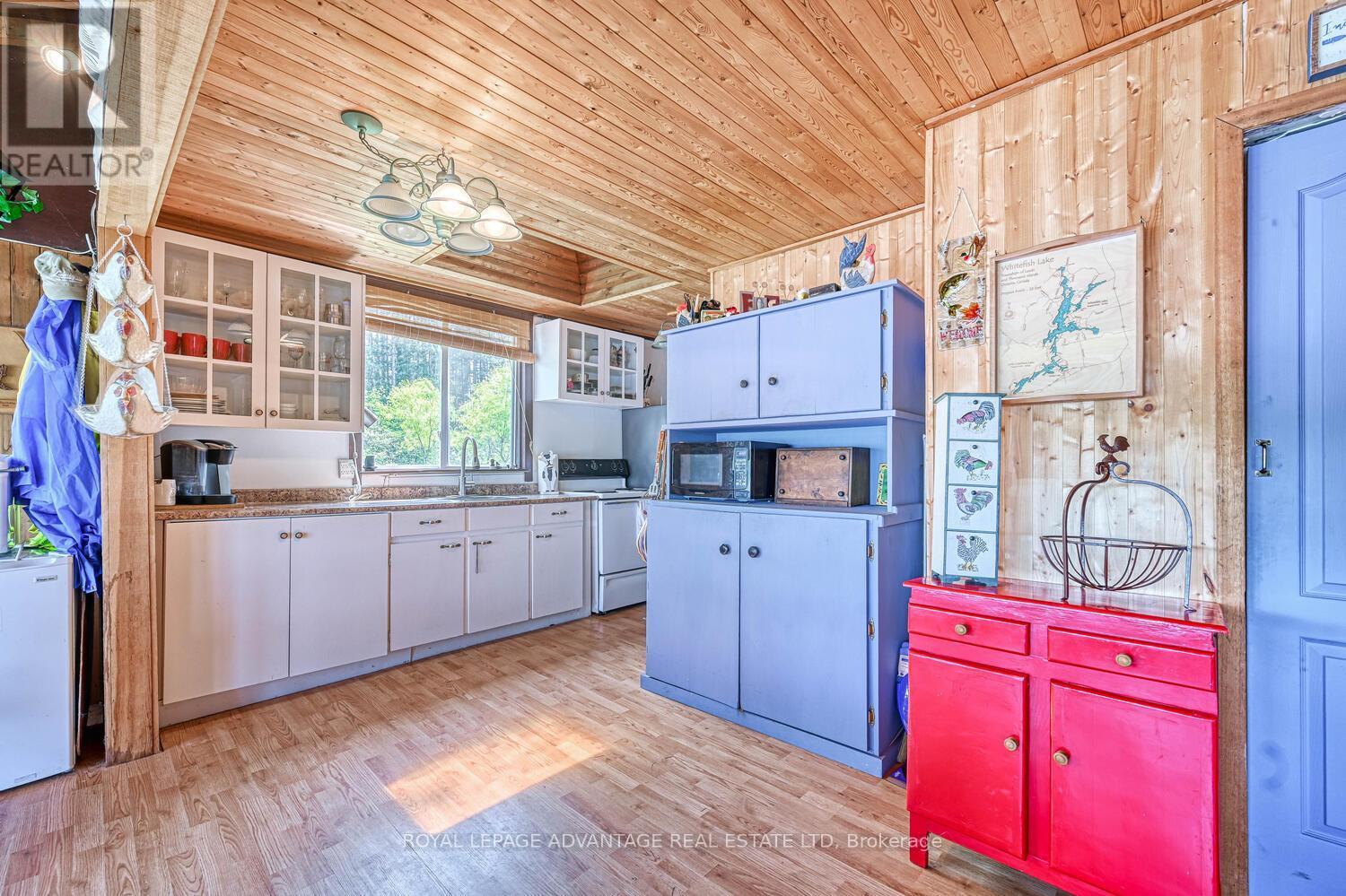 












832 KLON LANE

,
Leeds and the Thousand Islands,




Ontario
K0H2N0

