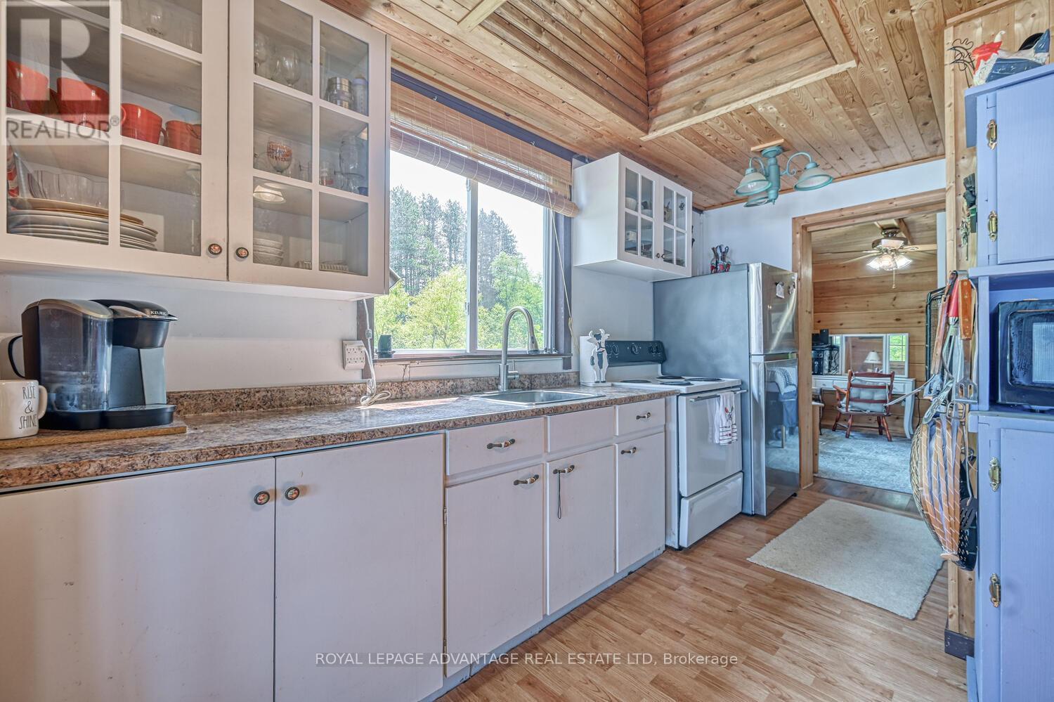 












832 KLON LANE

,
Leeds and the Thousand Islands,




Ontario
K0H2N0

