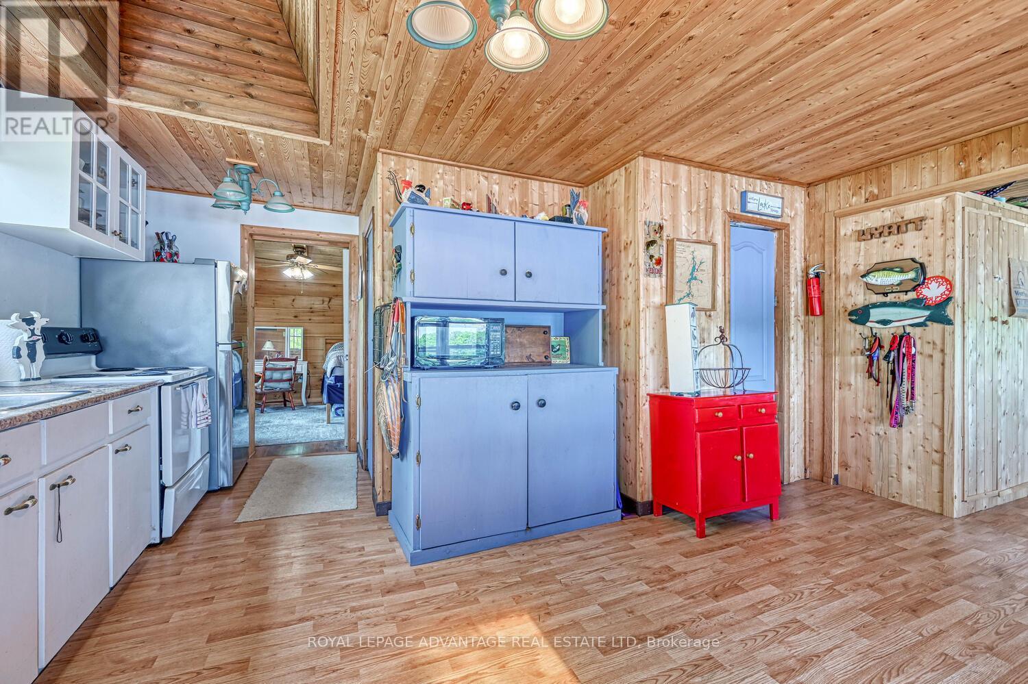 












832 KLON LANE

,
Leeds and the Thousand Islands,




Ontario
K0H2N0

