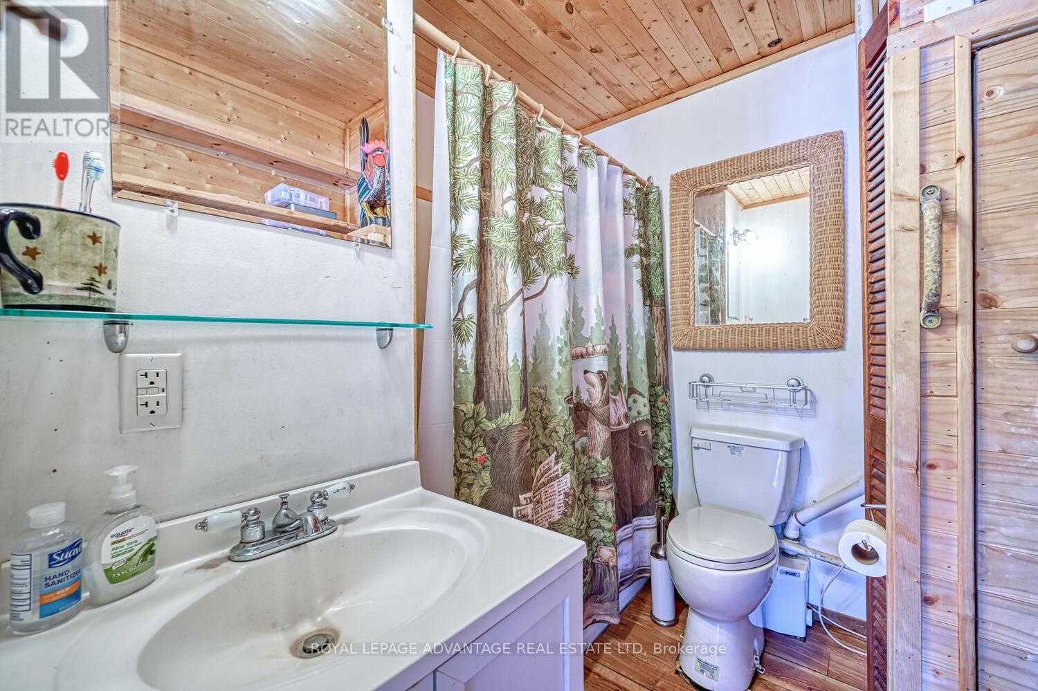 












832 KLON LANE

,
Leeds and the Thousand Islands,




Ontario
K0H2N0

