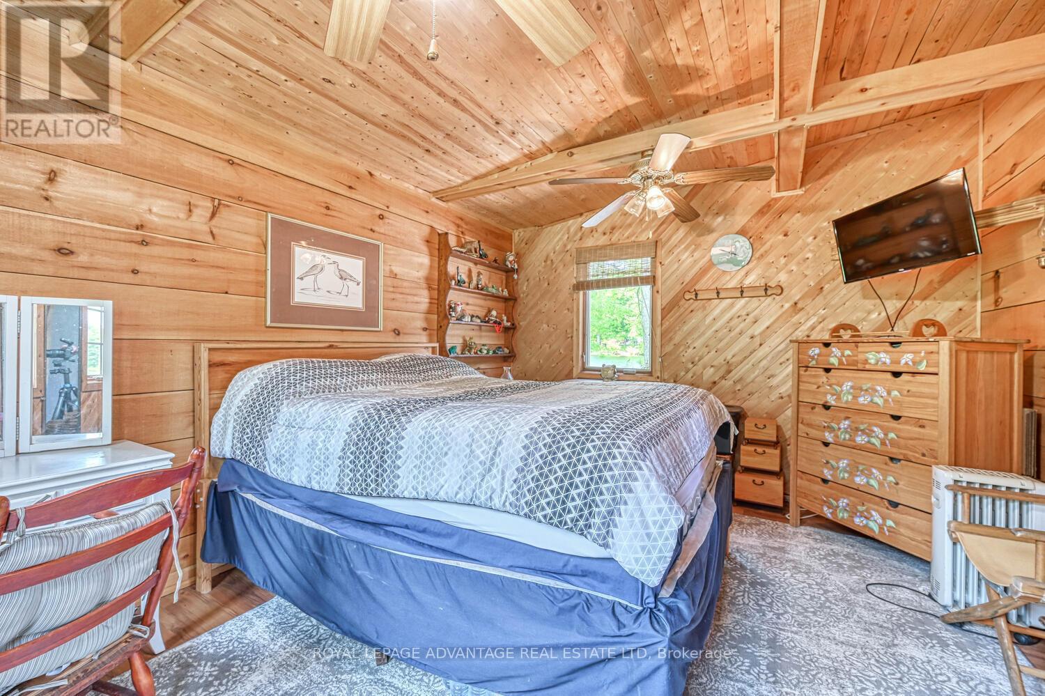 












832 KLON LANE

,
Leeds and the Thousand Islands,




Ontario
K0H2N0

