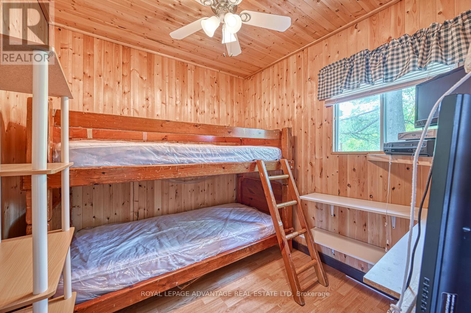 












832 KLON LANE

,
Leeds and the Thousand Islands,




Ontario
K0H2N0

