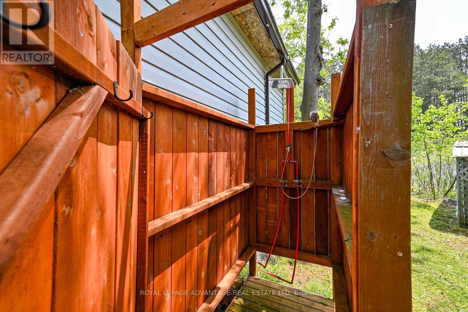 












832 KLON LANE

,
Leeds and the Thousand Islands,




Ontario
K0H2N0

