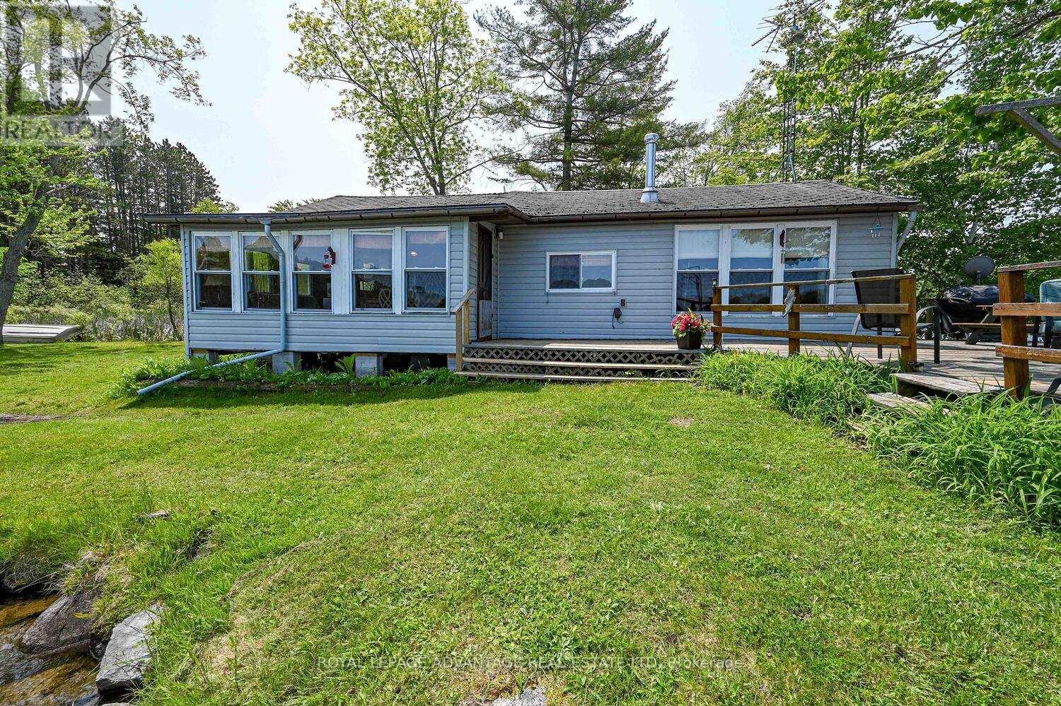 












832 KLON LANE

,
Leeds and the Thousand Islands,




Ontario
K0H2N0

