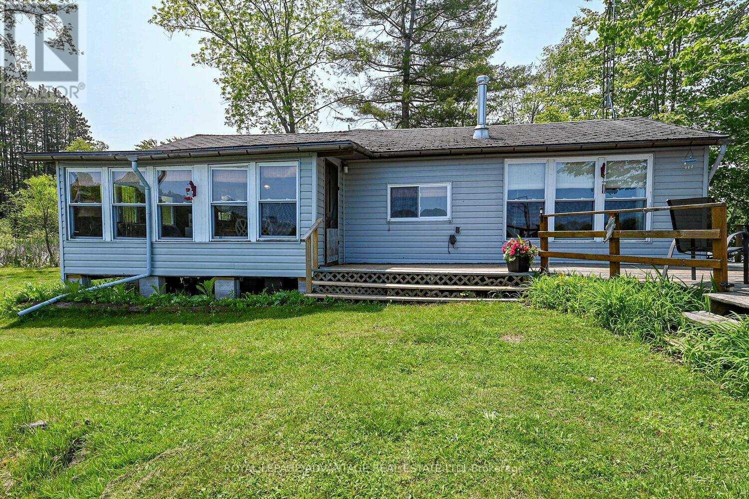 












832 KLON LANE

,
Leeds and the Thousand Islands,




Ontario
K0H2N0

