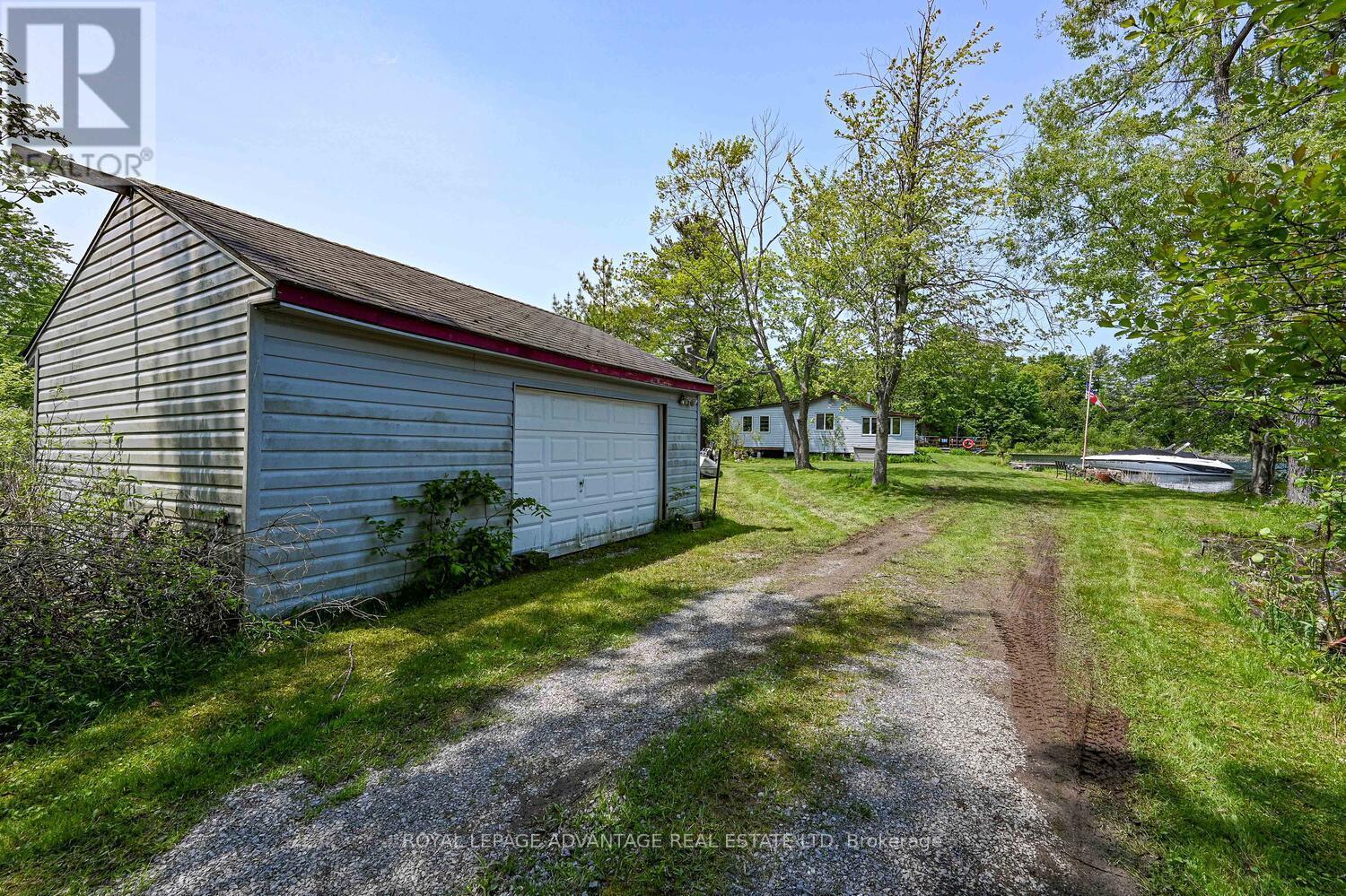 












832 KLON LANE

,
Leeds and the Thousand Islands,




Ontario
K0H2N0

