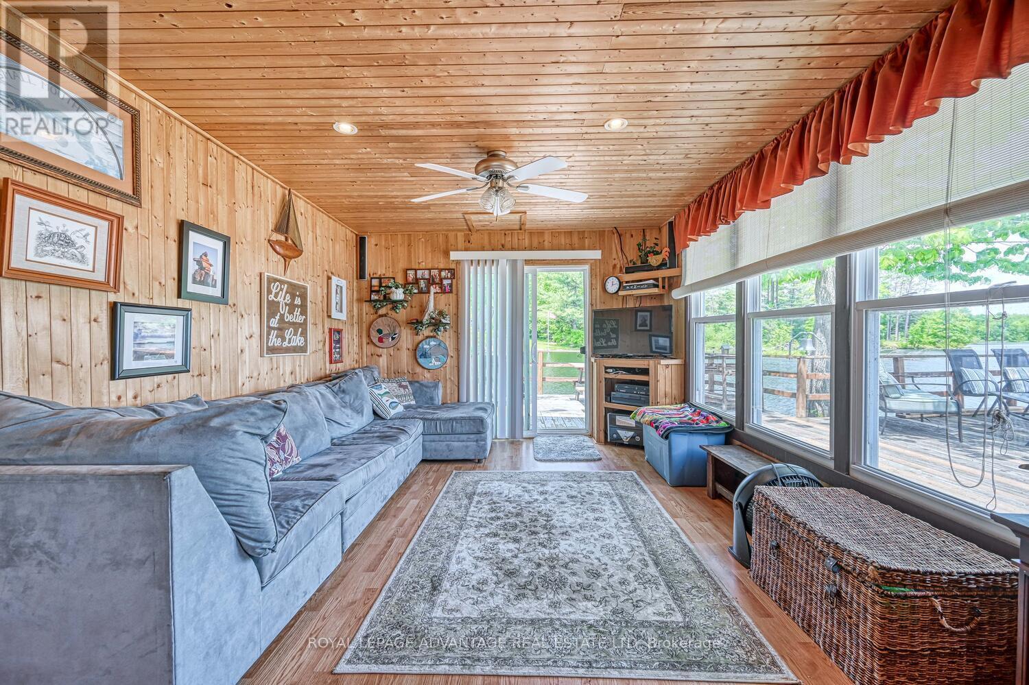 












832 KLON LANE

,
Leeds and the Thousand Islands,




Ontario
K0H2N0

