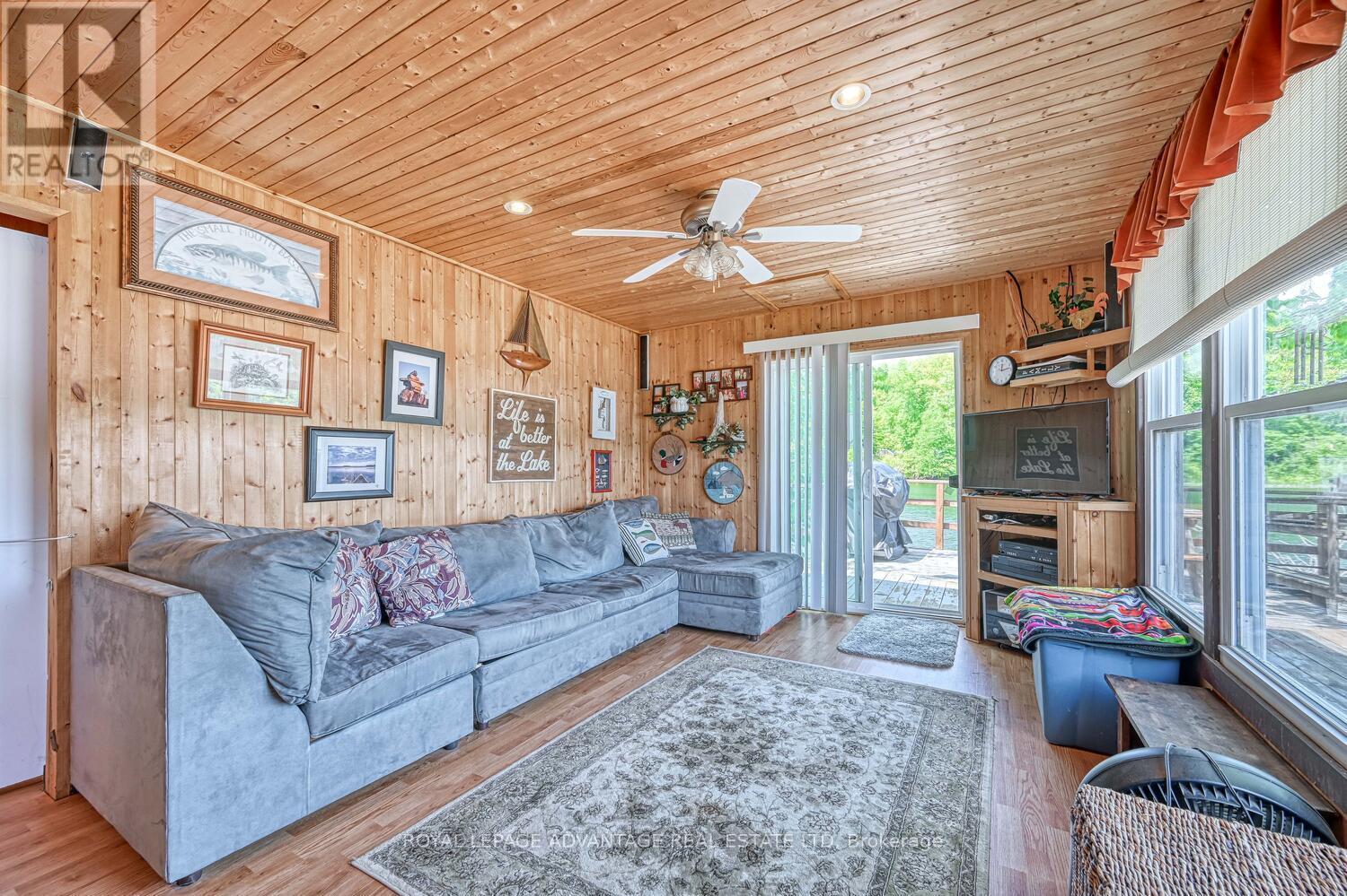 












832 KLON LANE

,
Leeds and the Thousand Islands,




Ontario
K0H2N0

