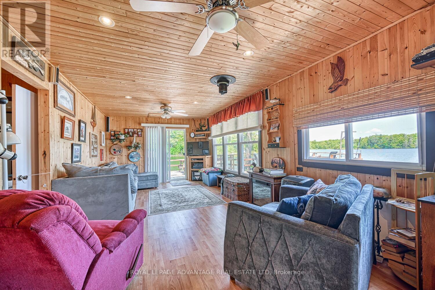 












832 KLON LANE

,
Leeds and the Thousand Islands,




Ontario
K0H2N0

