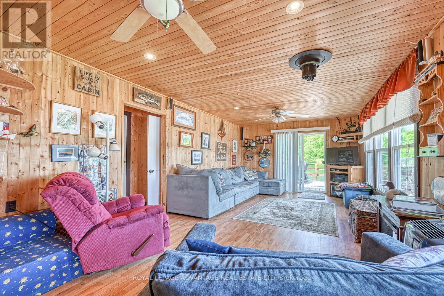 












832 KLON LANE

,
Leeds and the Thousand Islands,




Ontario
K0H2N0

