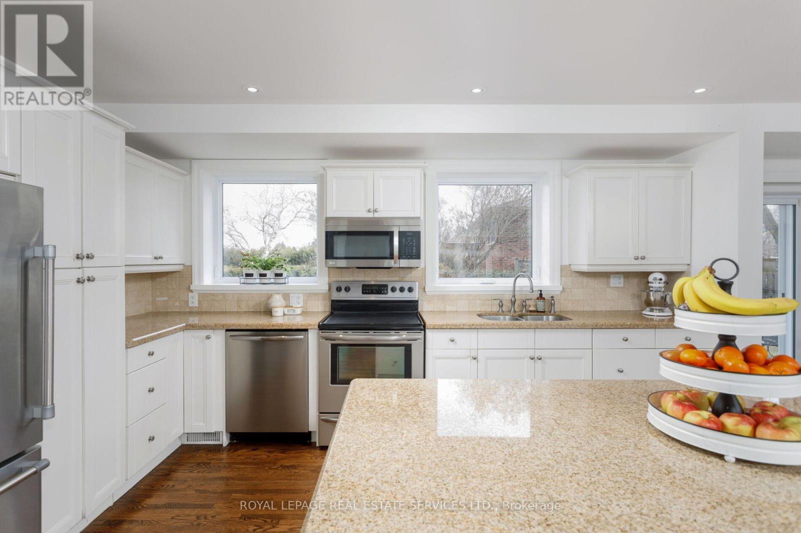












2088 SAXON ROAD

,
Oakville,




Ontario
L6L2V2

