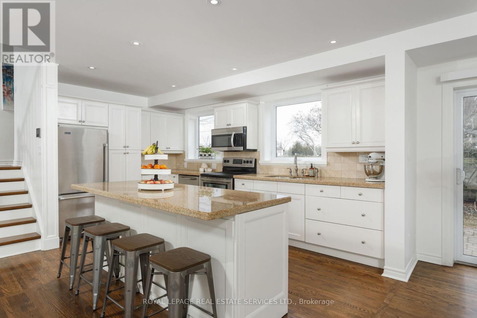 












2088 SAXON ROAD

,
Oakville,




Ontario
L6L2V2

