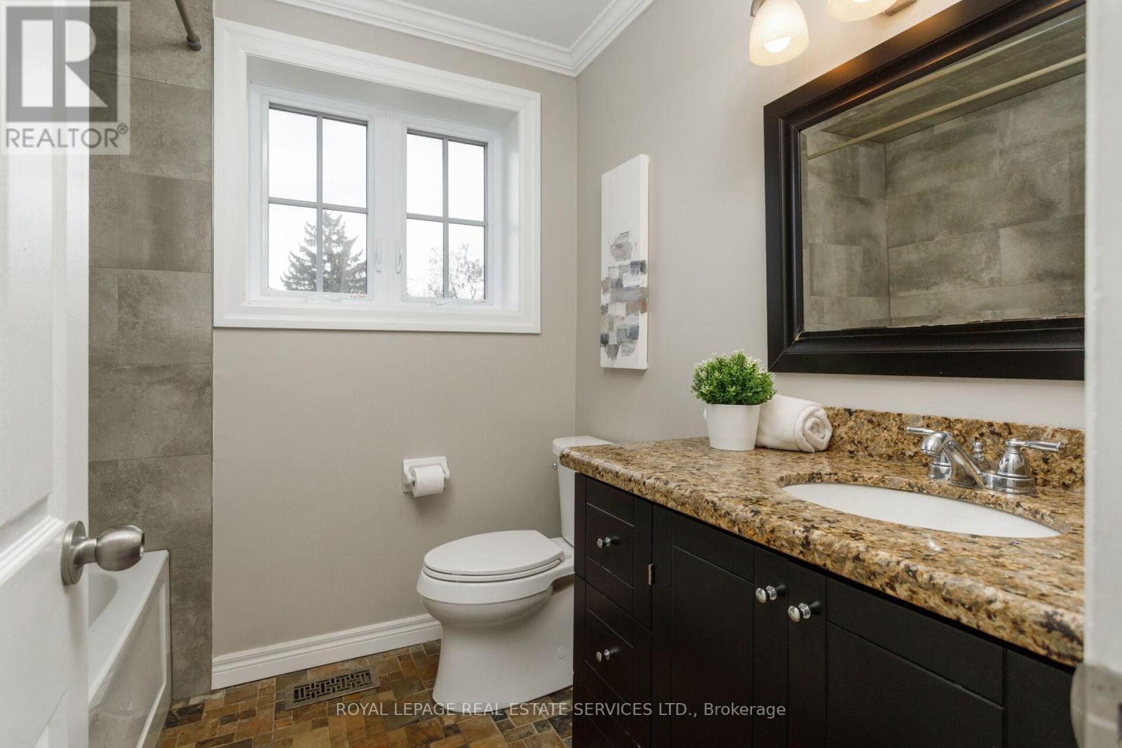 












2088 SAXON ROAD

,
Oakville,




Ontario
L6L2V2

