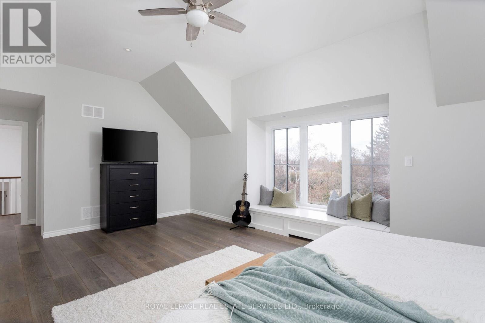 












2088 SAXON ROAD

,
Oakville,




Ontario
L6L2V2

