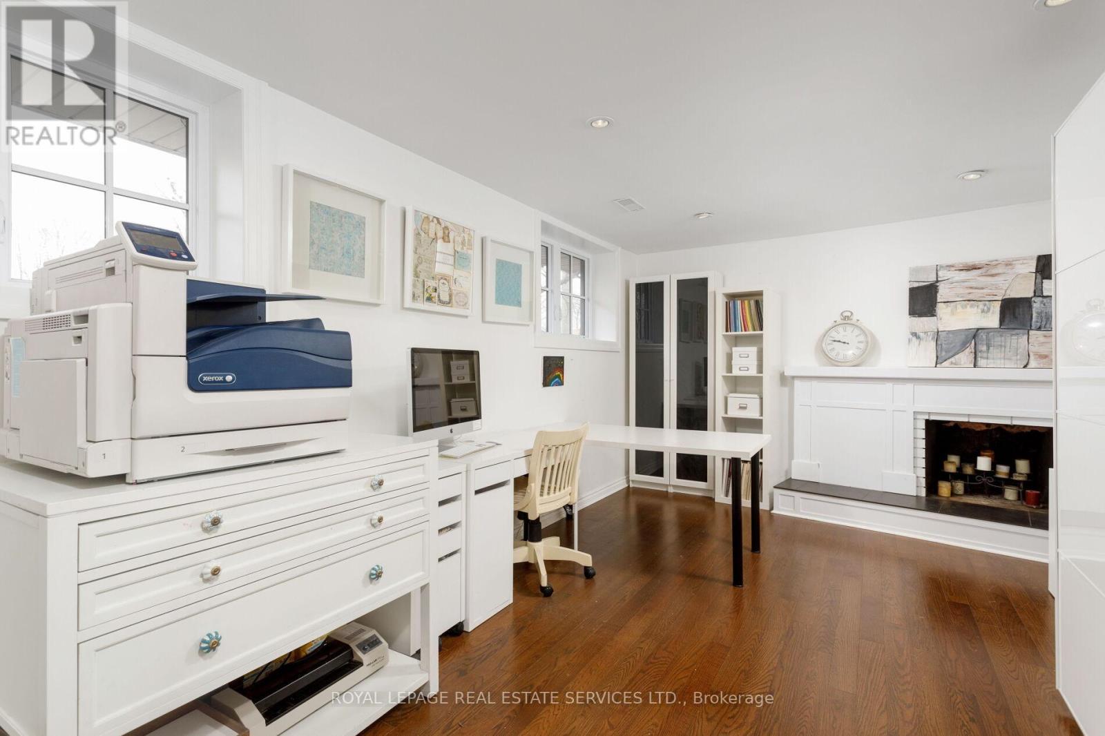 












2088 SAXON ROAD

,
Oakville,




Ontario
L6L2V2

